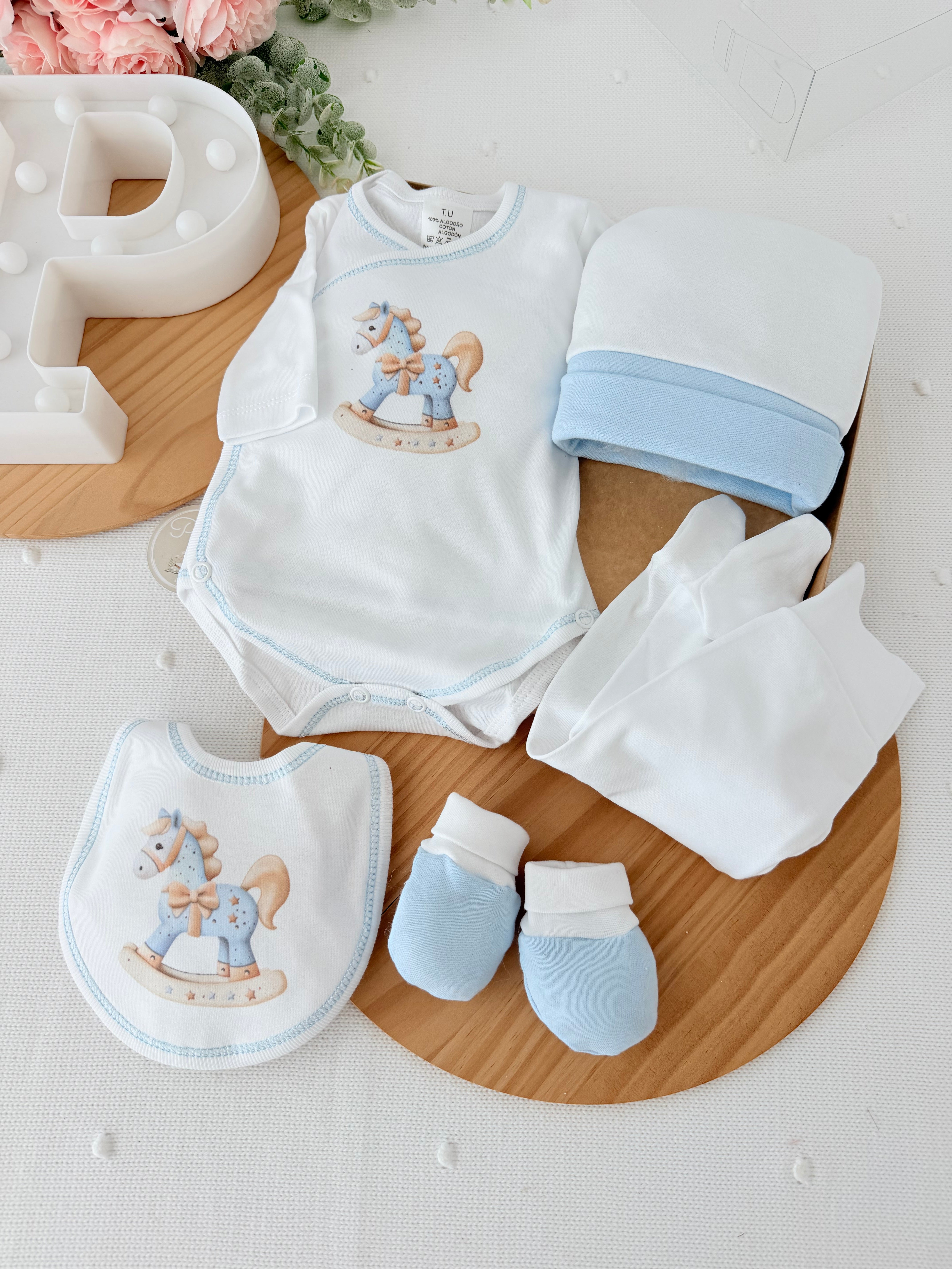 Pack interiores cavalinho: body, calças, gorro, luvas e babete