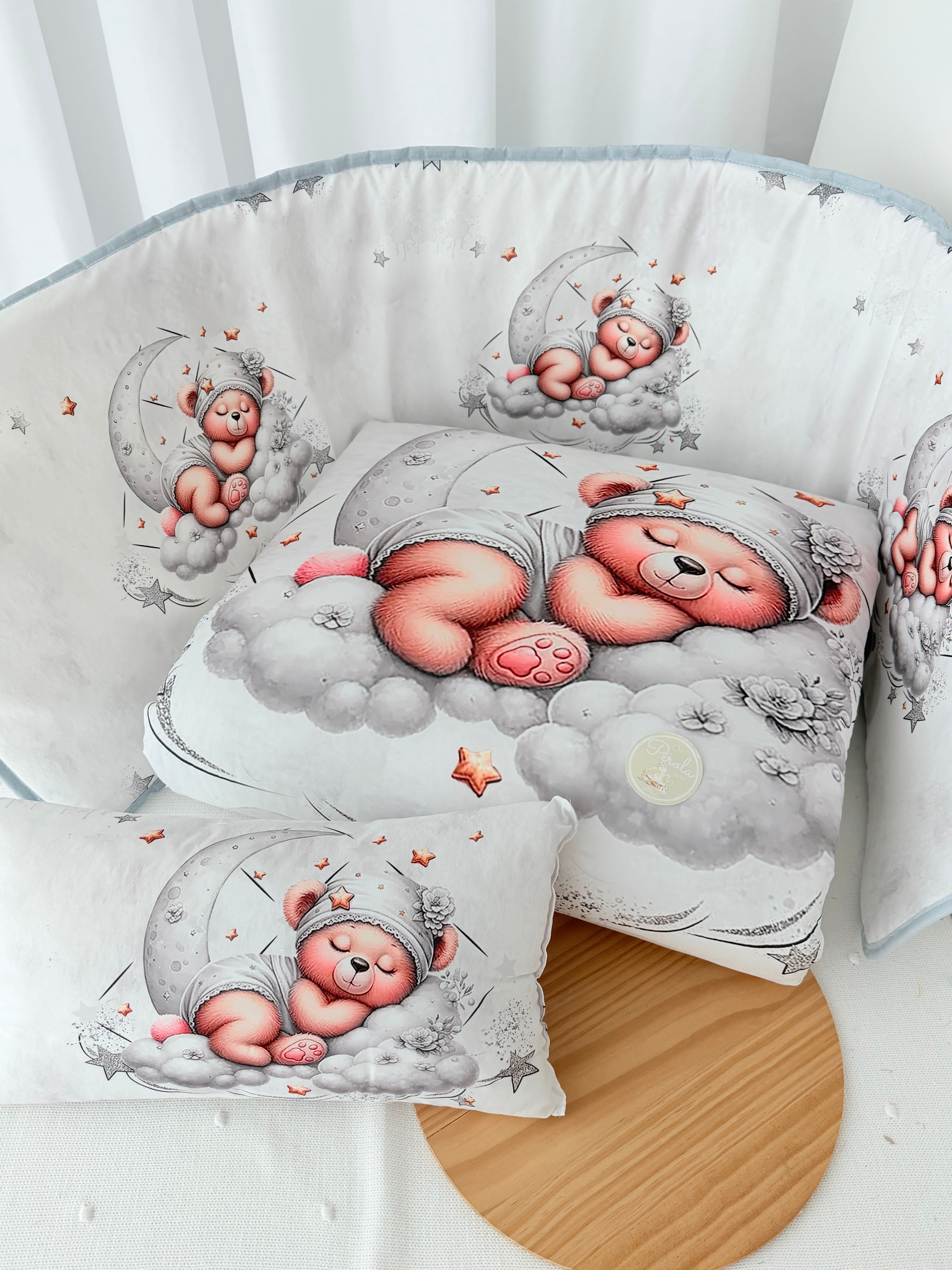 Edredon, almofada e resguardo lateral para cama de grades