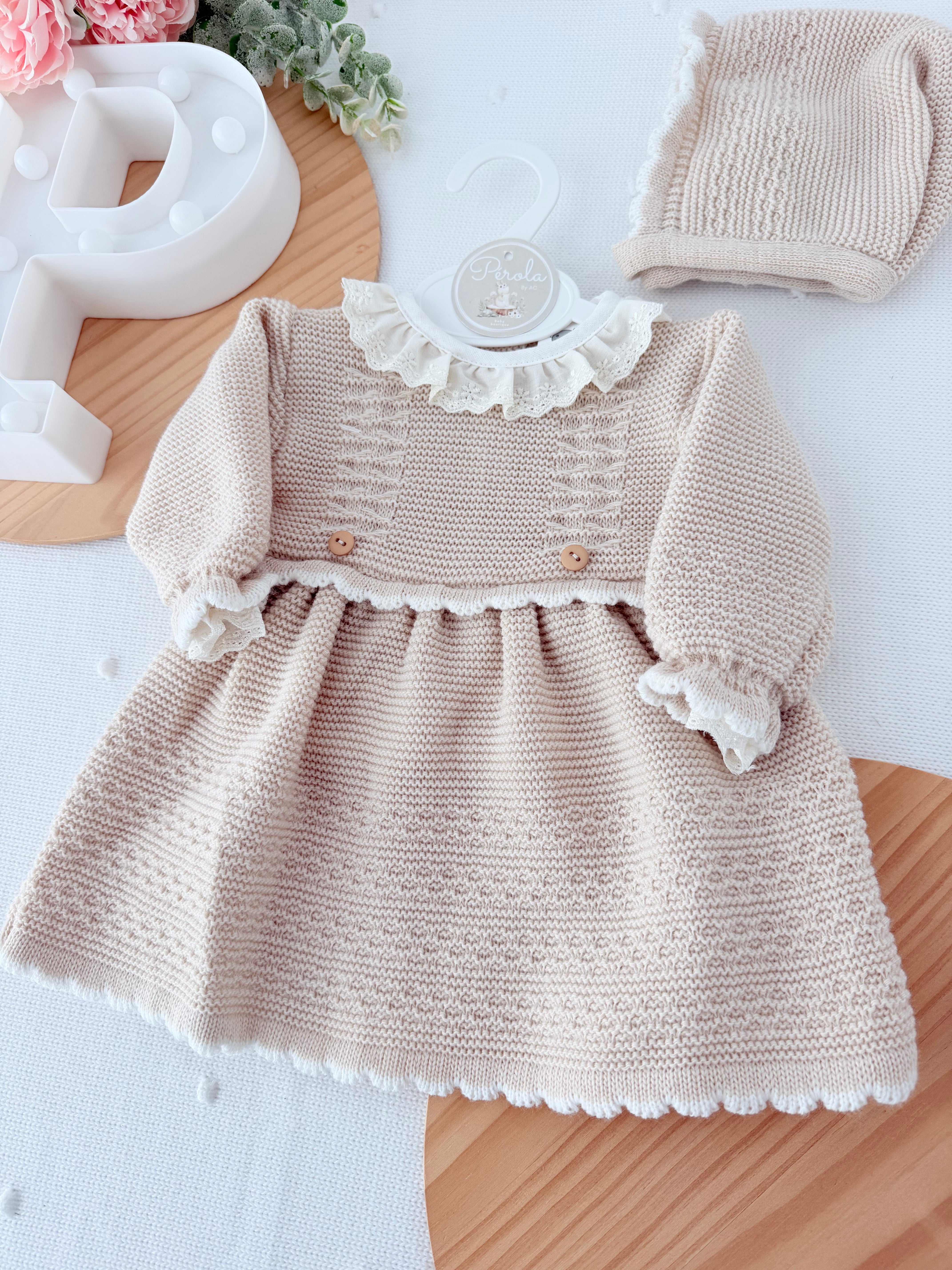 Vestido e touca bege - Outono Inverno