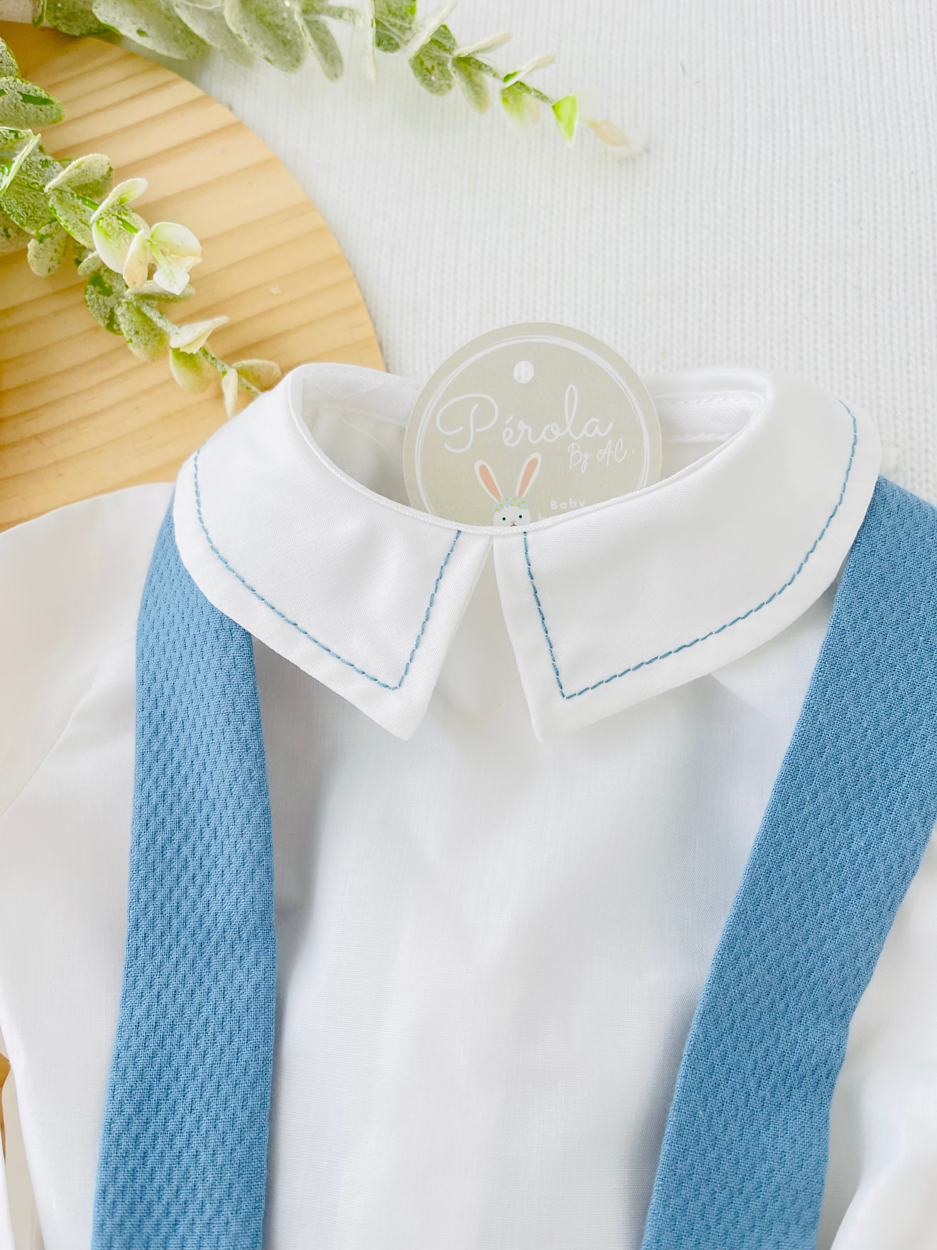 Conjunto menino em azul: camisa e calções