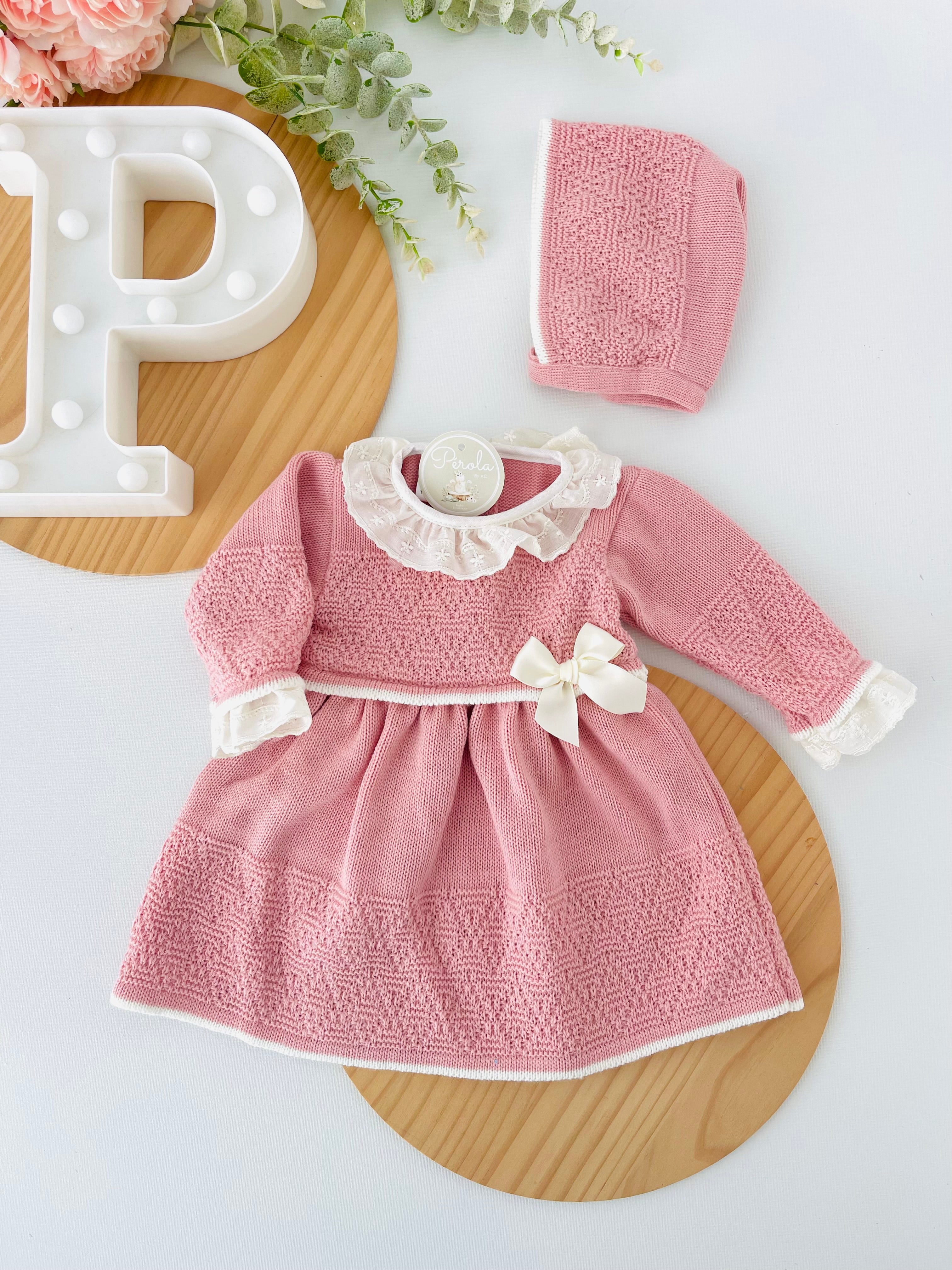 Vestido e touca Rosa Velho