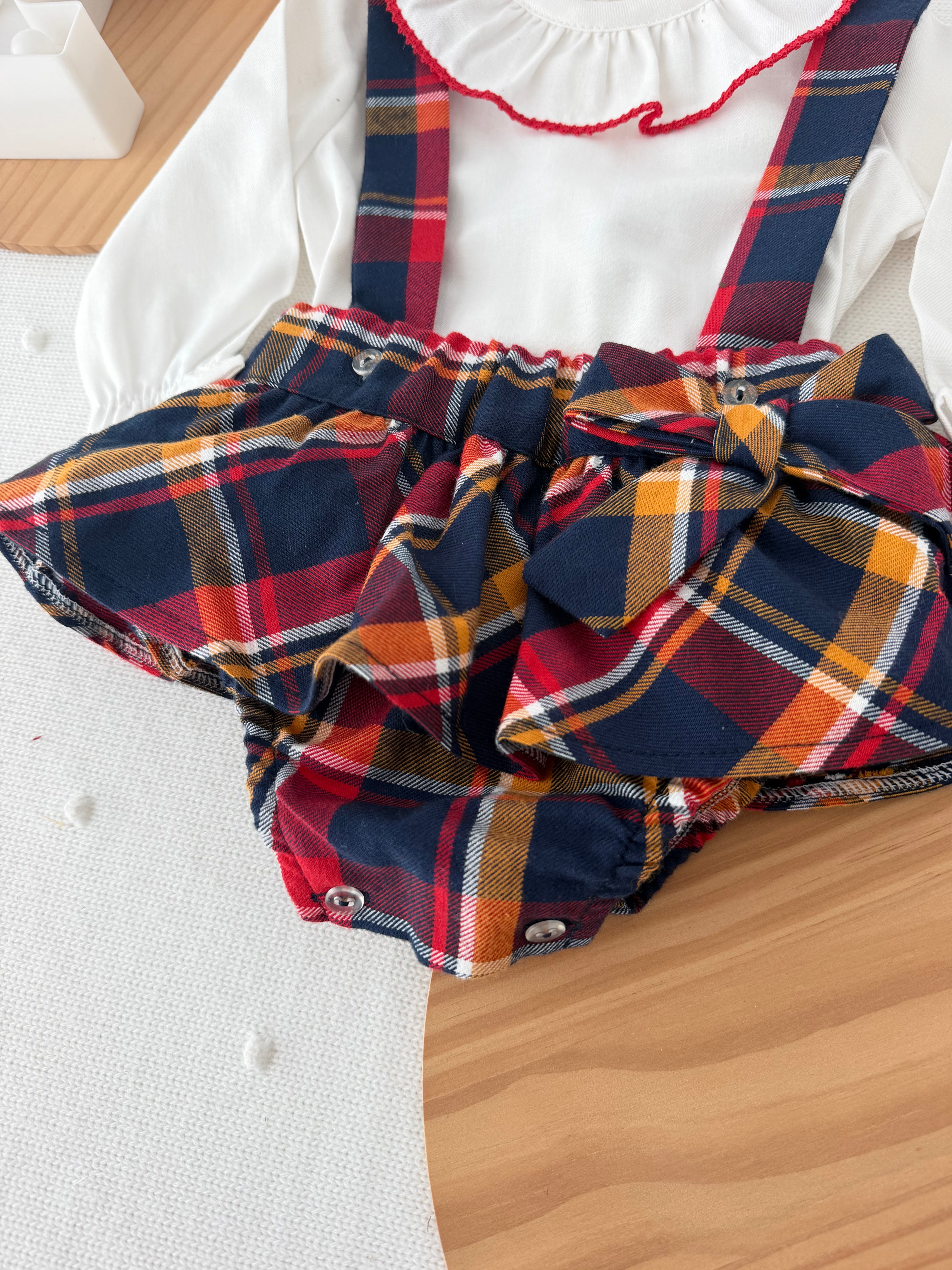 Conjunto encanto em xadrez: fofo e blusa