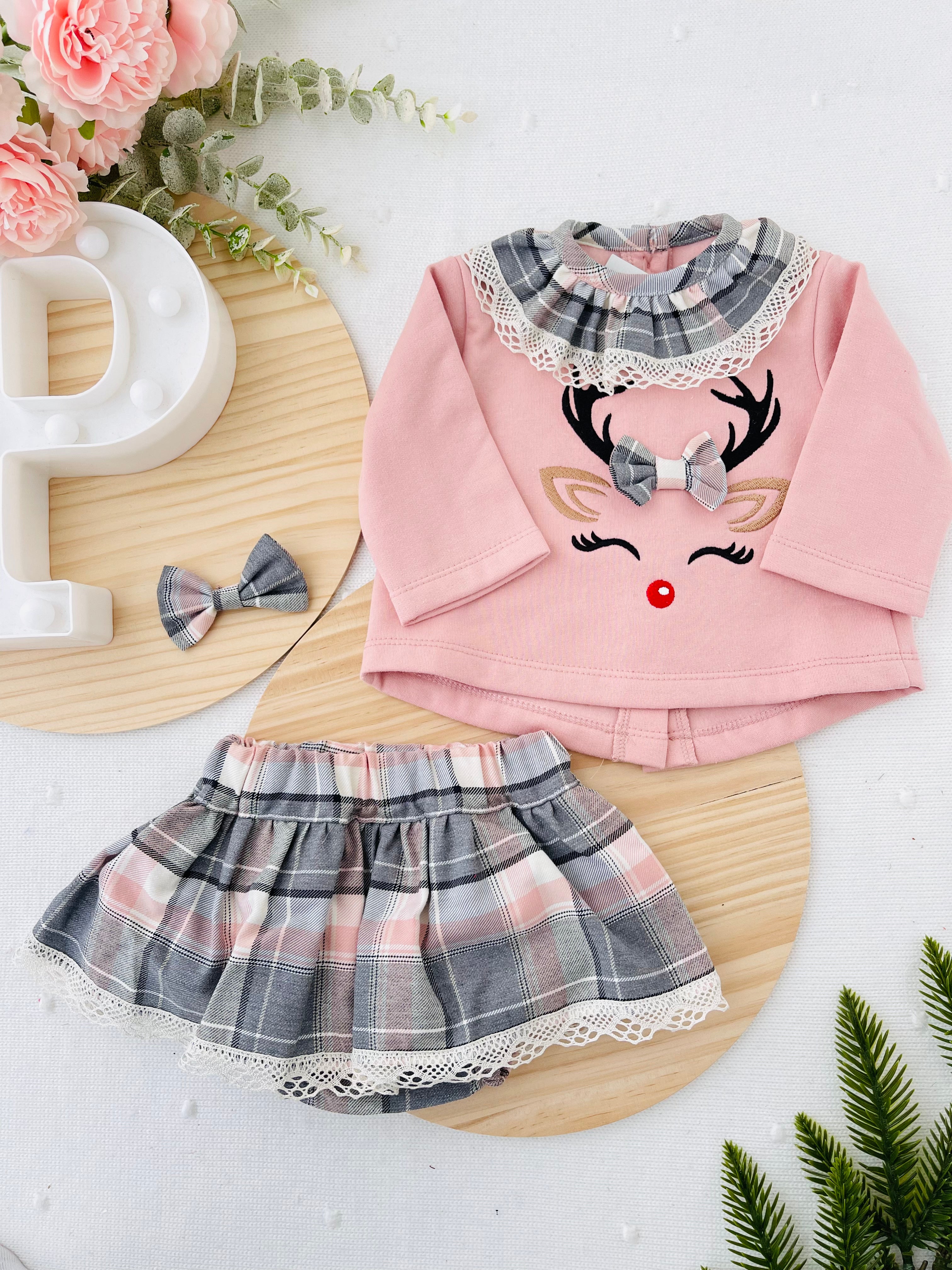 Conjunto Renas rosa : gancho, camisola e saia/tapa fraldas