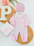 Pack 3 peças ROSA: Babygrow, gorro malha e fralda bordado inglês