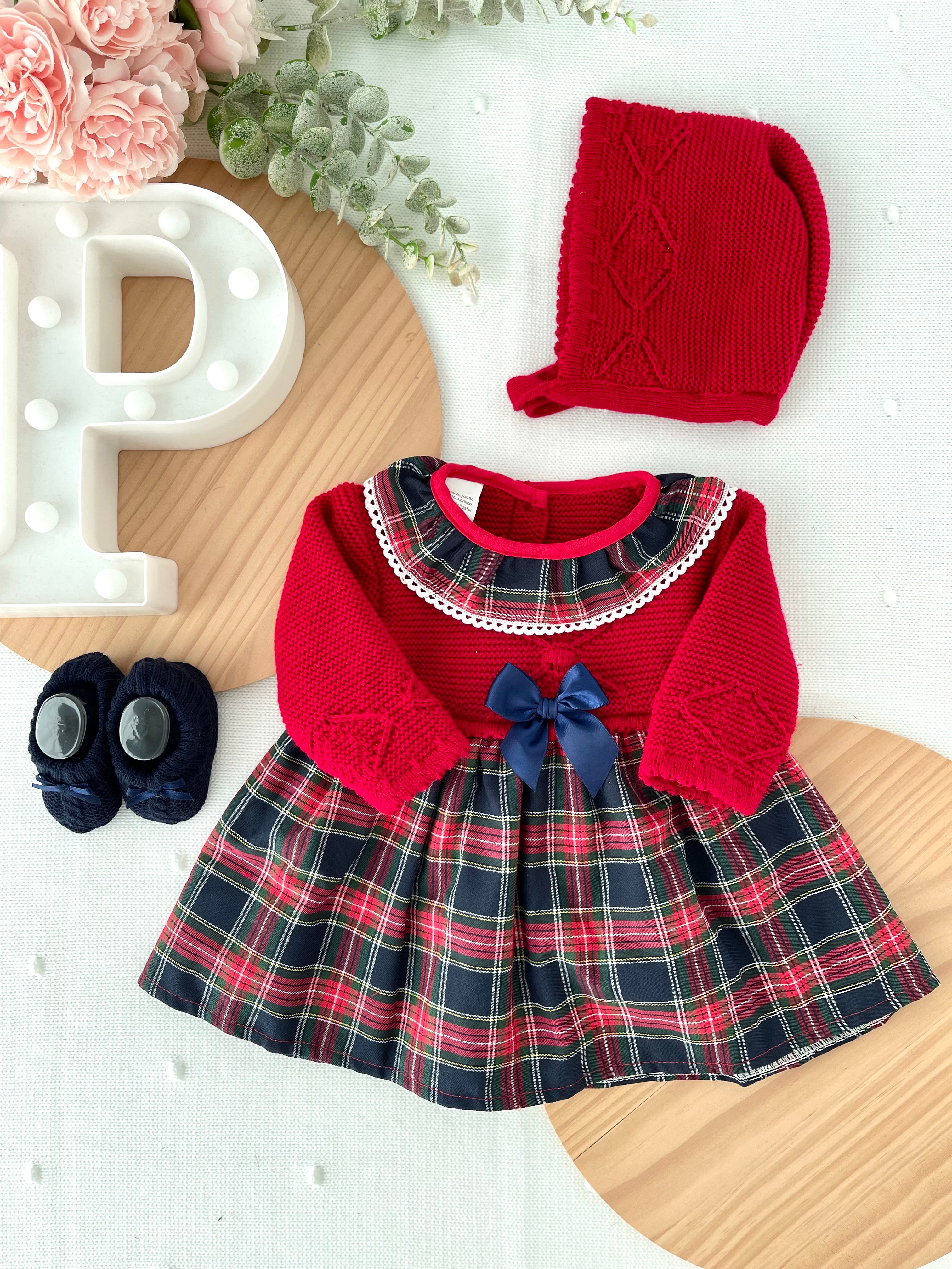 Vestido e touca em malha e xadrez azul marinho