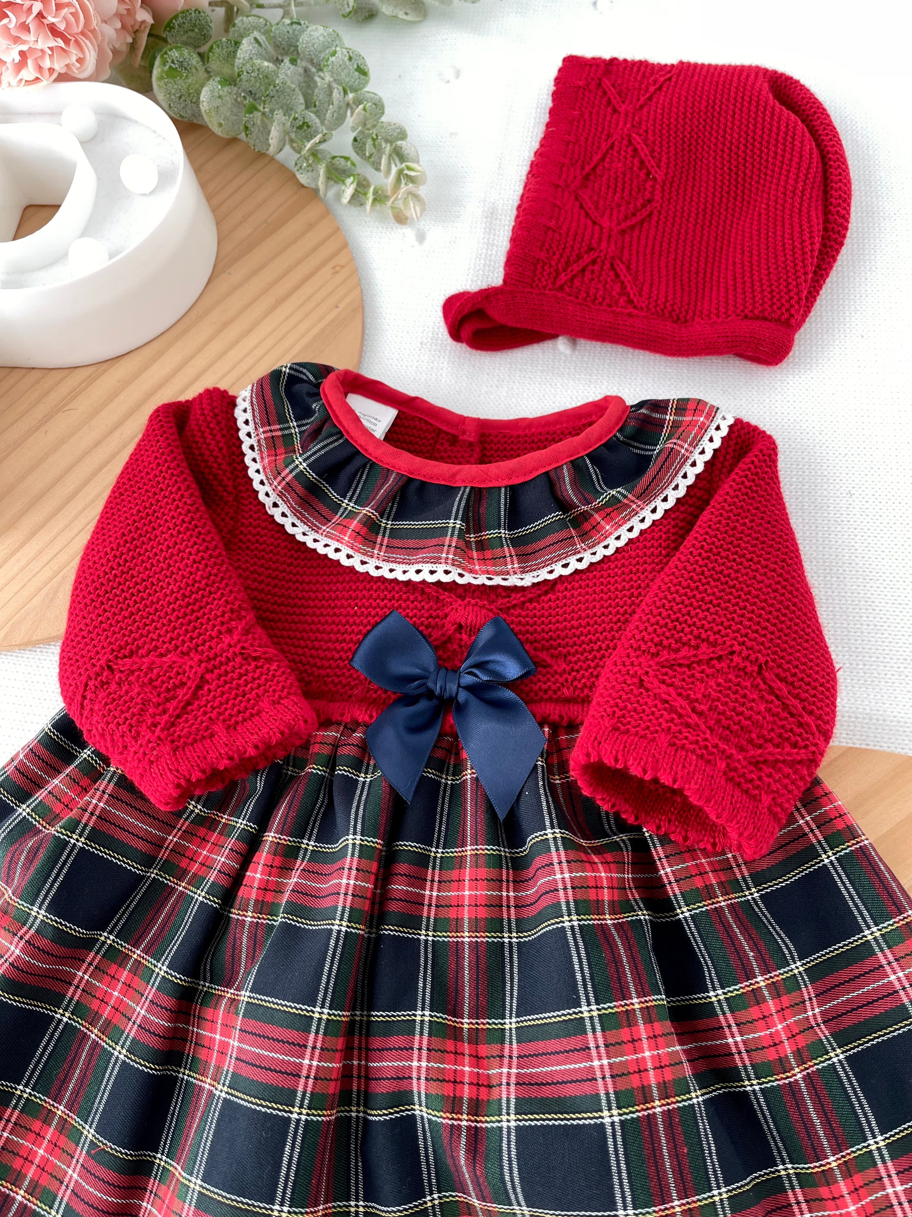 Vestido e touca em malha e xadrez azul marinho