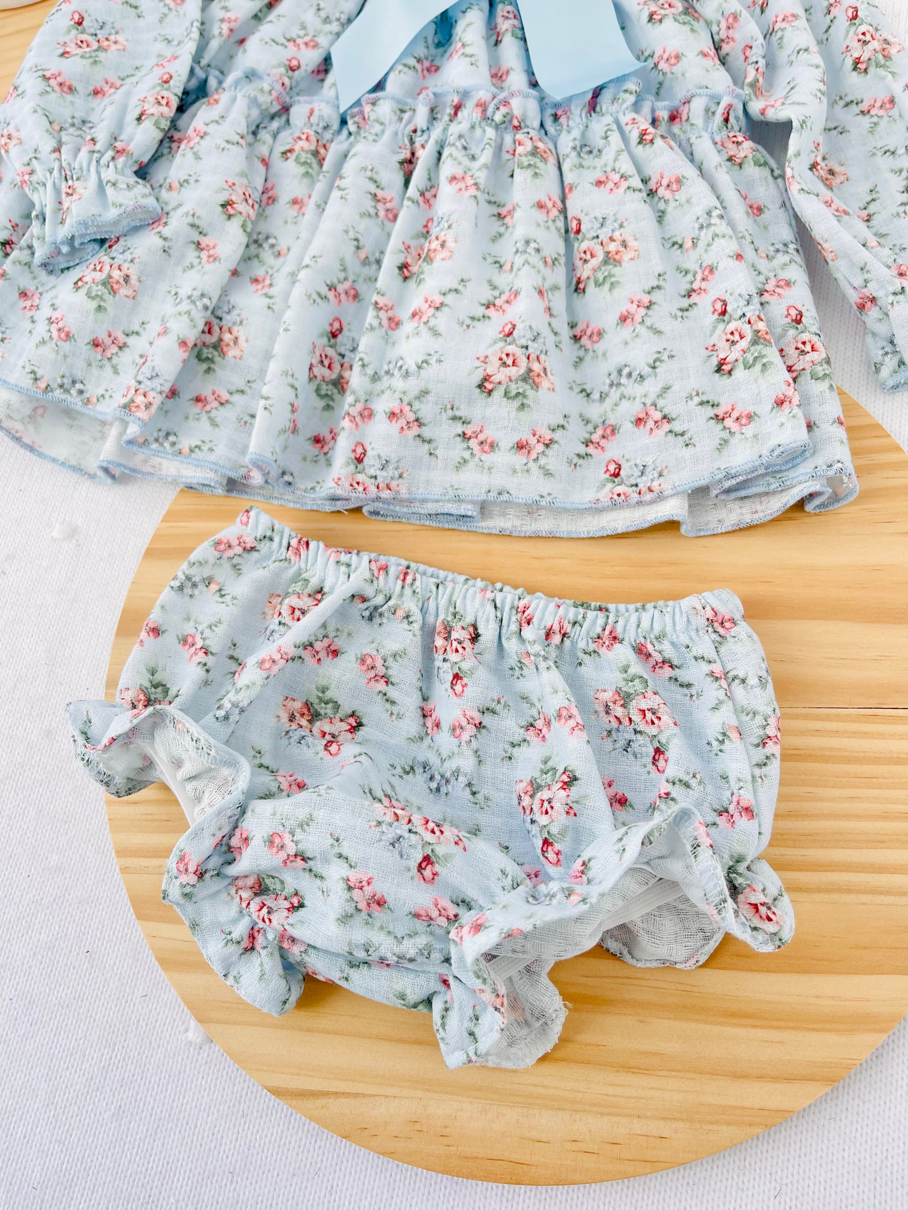 Vestido e tapa fraldas azul Premium