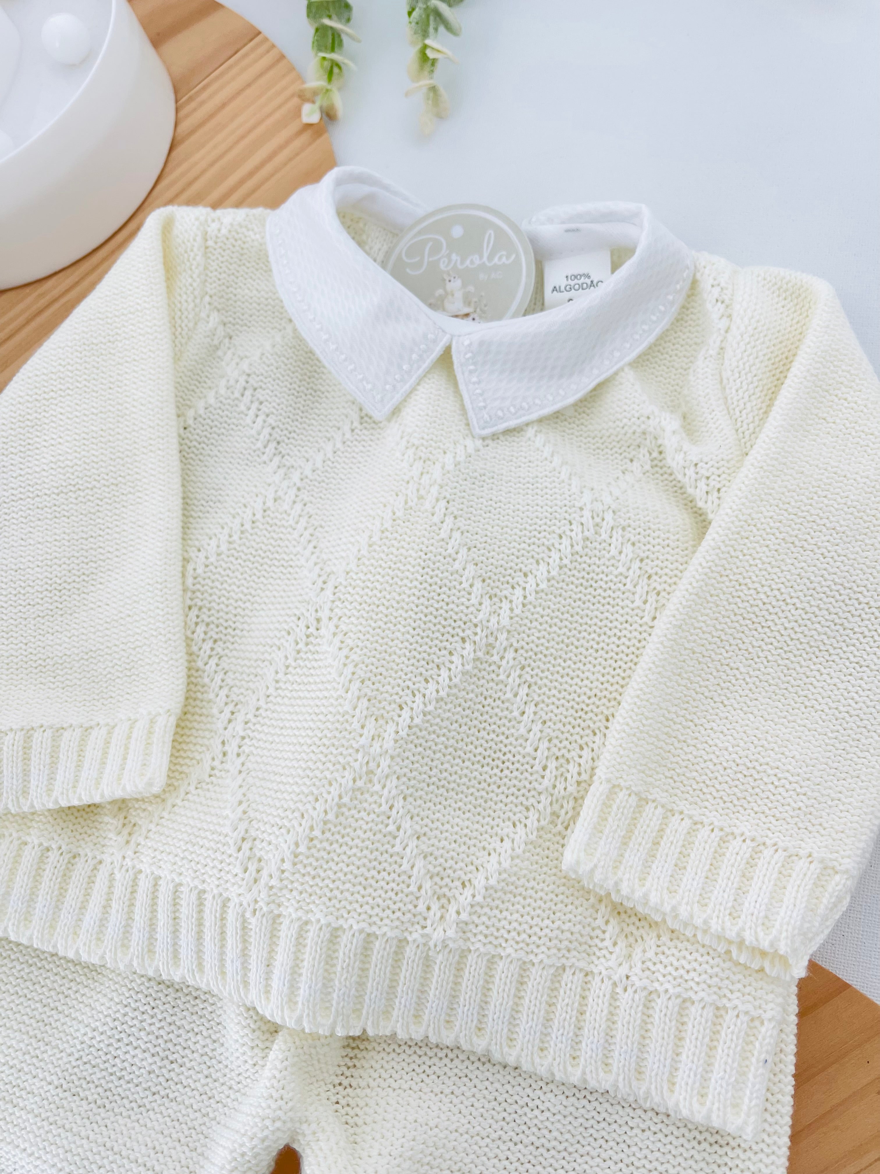 Conjunto losango: camisola com gola de camisa e calças