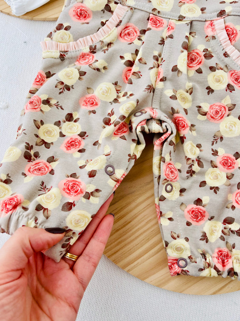 Conjunto : Jardineiras e camisola