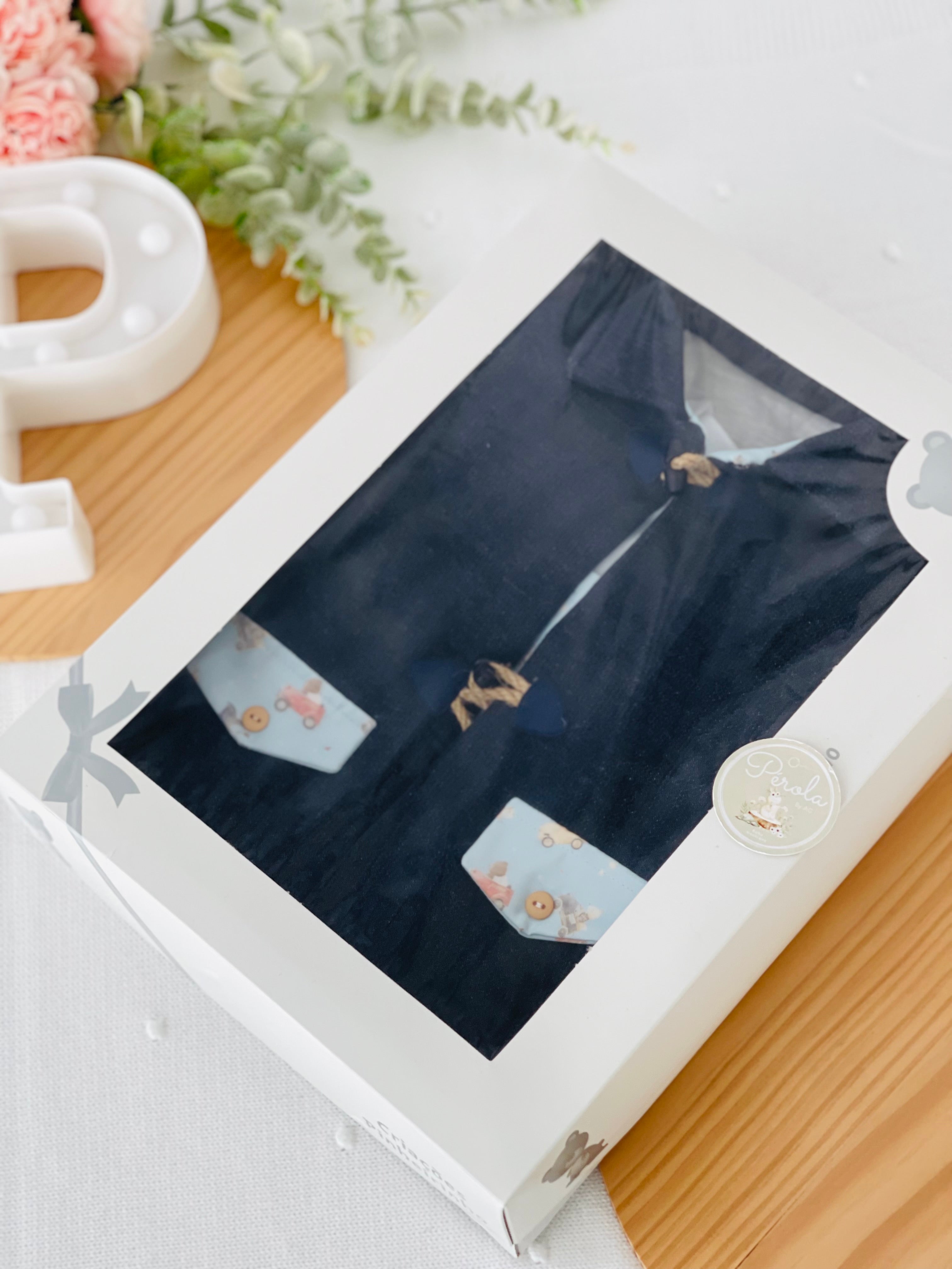 Conjunto menino 3 peças: casaco, calças e camisola