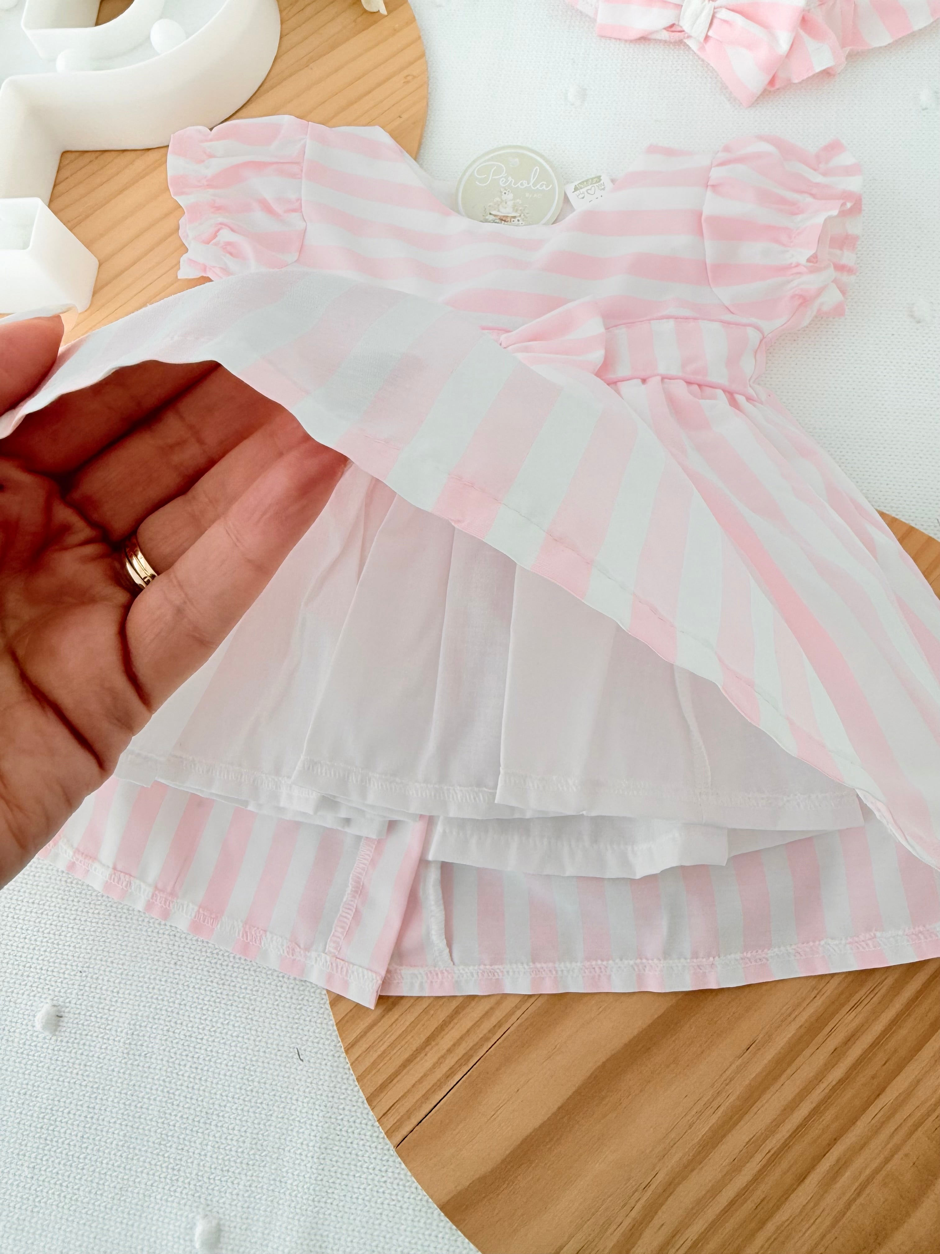 Vestido e chapéu riscas