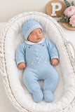 Saída de maternidade azul : jardineiras, camisola e gorro malha quentinha