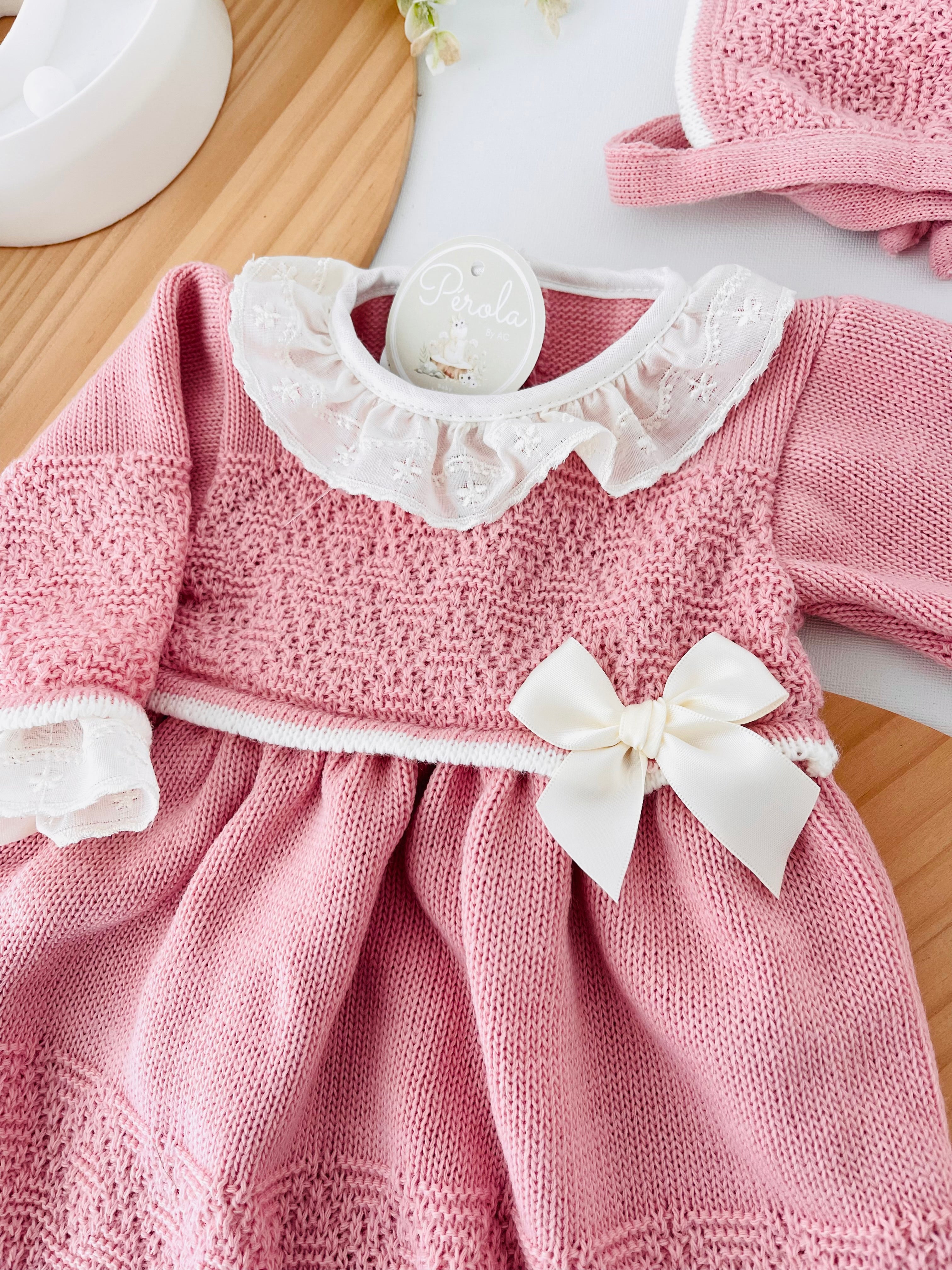 Vestido e touca Rosa Velho