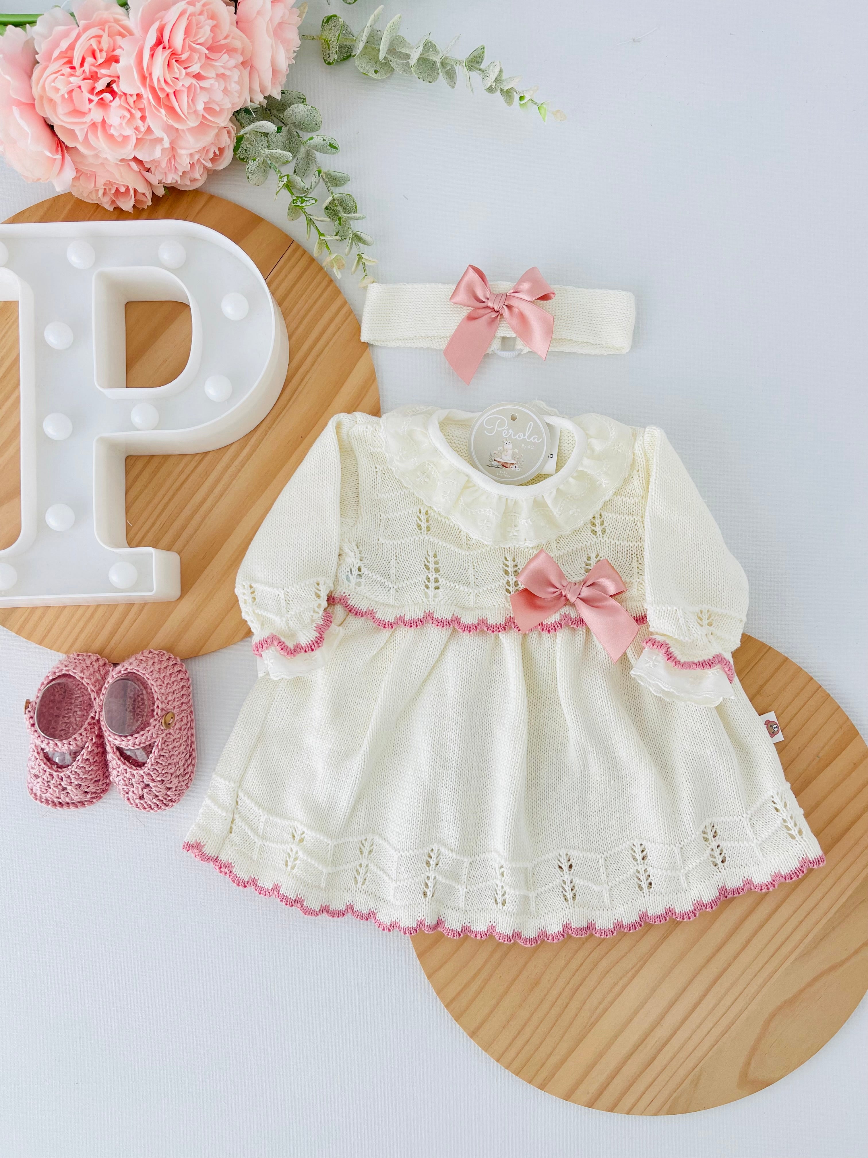 Conjunto pérola: Vestido e fita para cabelo malha fina de algodão