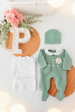 Pack saída de maternidade verde 5 peças: body, calças, jardineiras, camisola e gorro