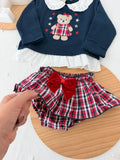 Conjunto ursinho xadrez:  camisola e saia/tapa fraldas