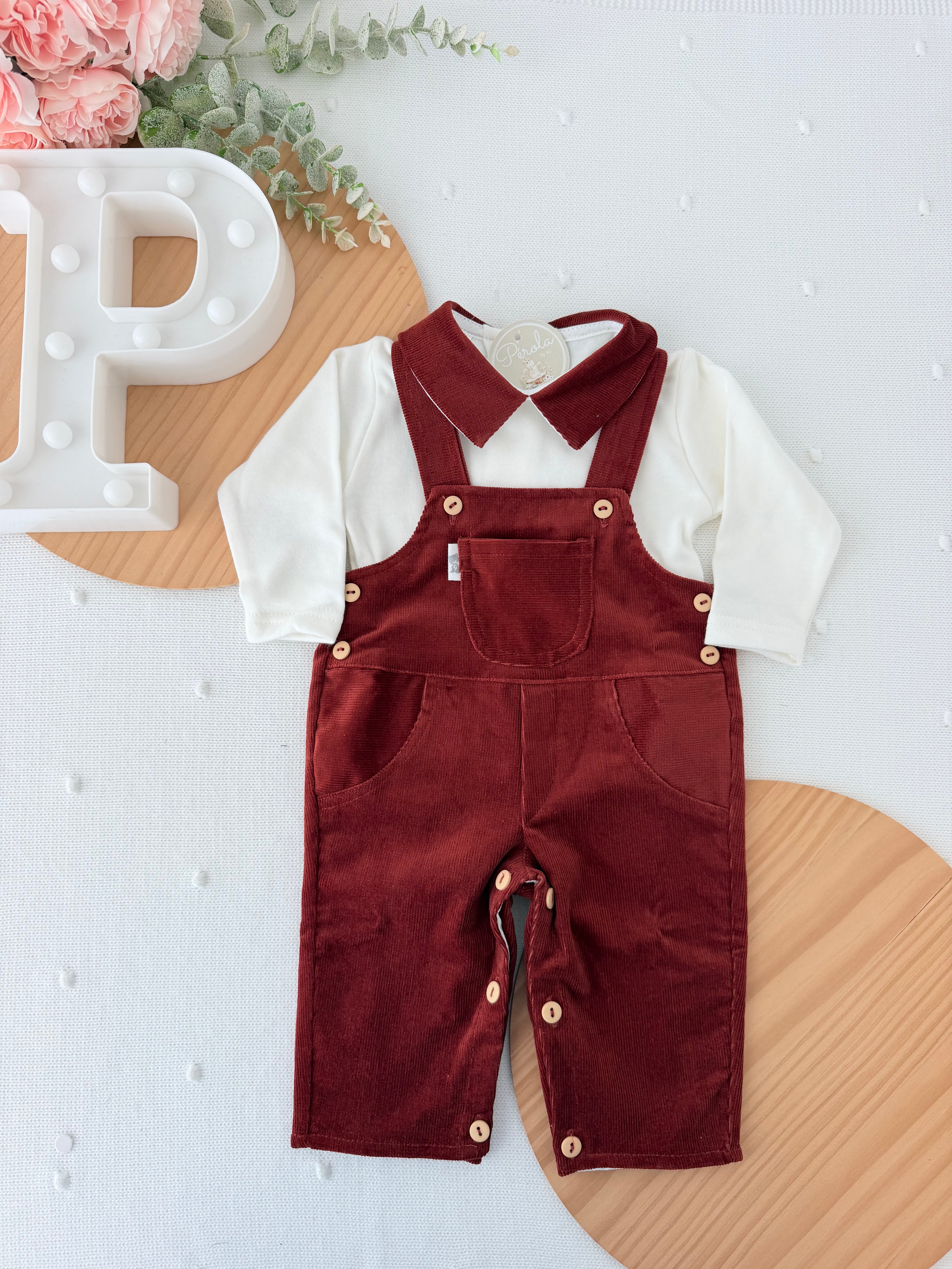 Conjunto tijolo: jardineiras e camisola 3-6-12M