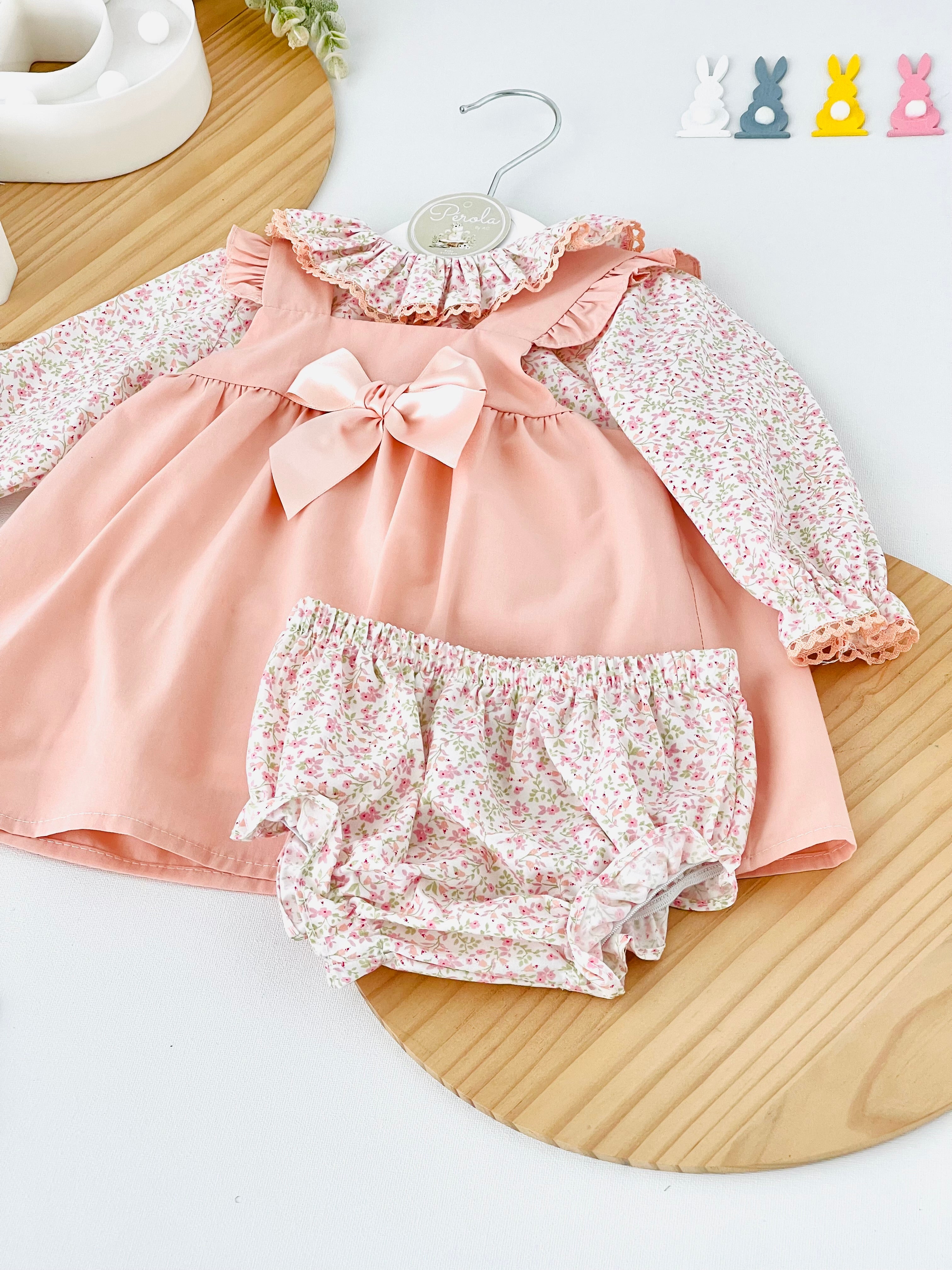 Conjunto Floral de 3 peças: vestido, blusa e tapa fraldas