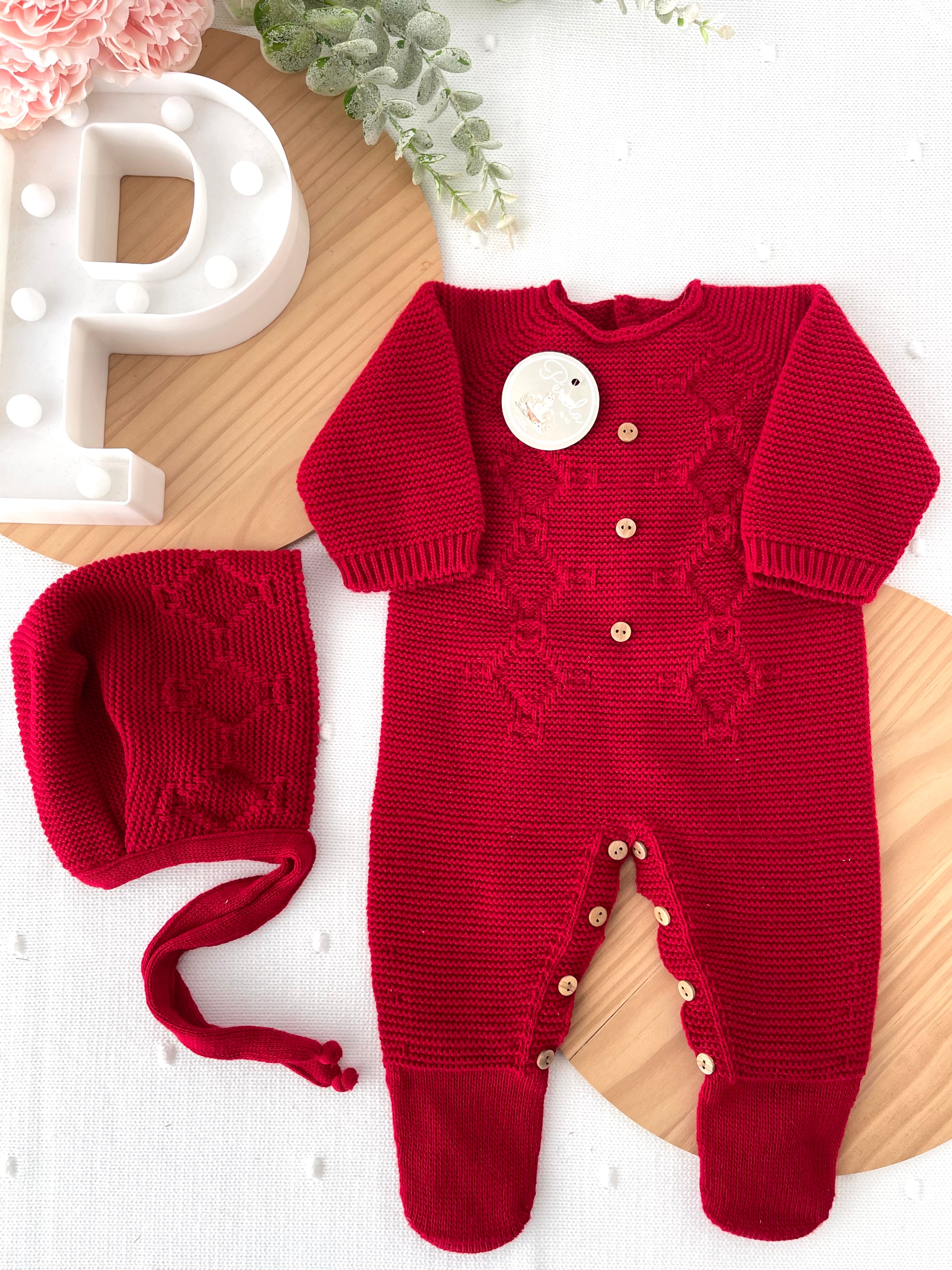 Saída de maternidade vermelho: Babygrow e touca