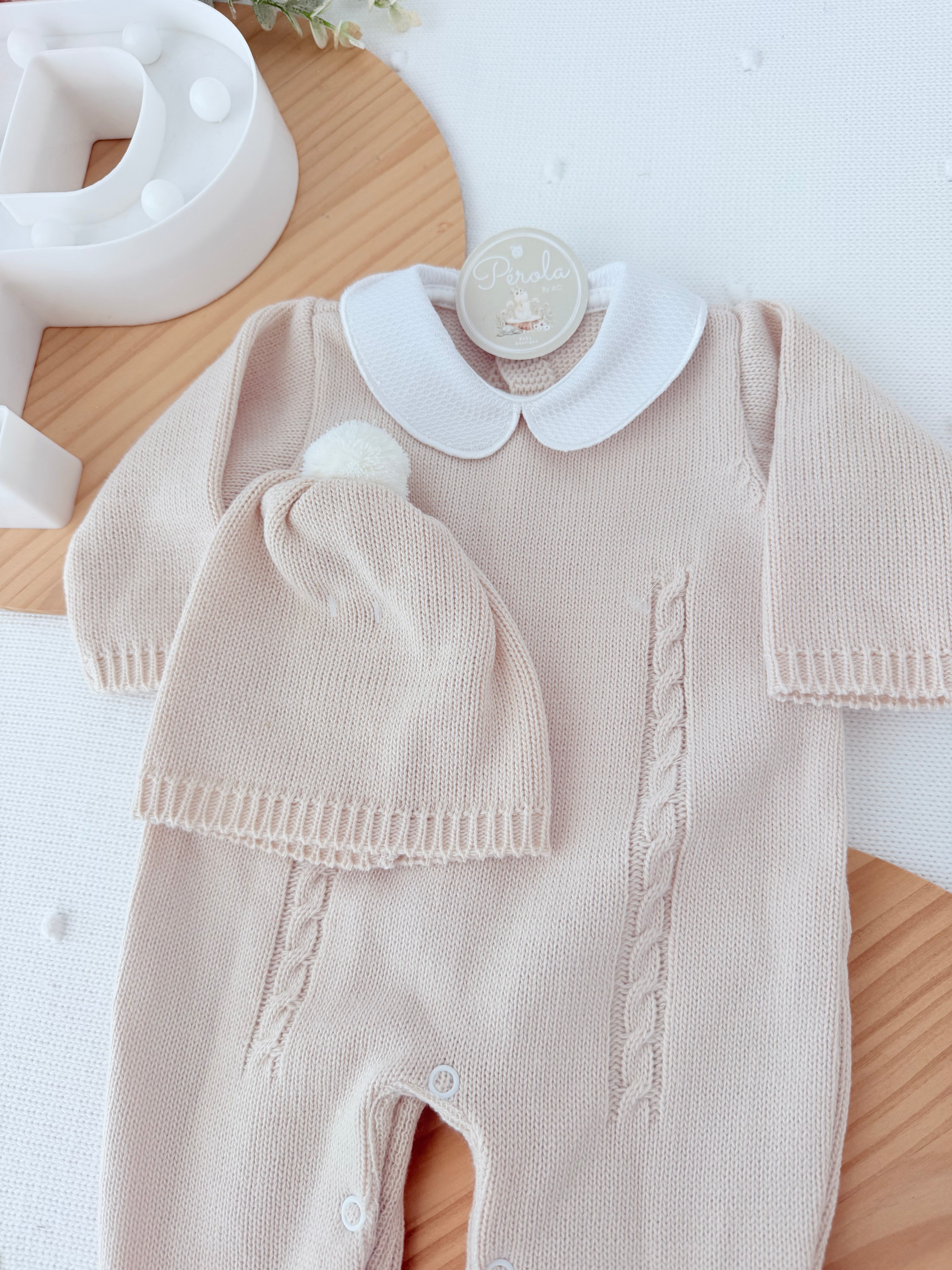 Babygrow e gorro em malha