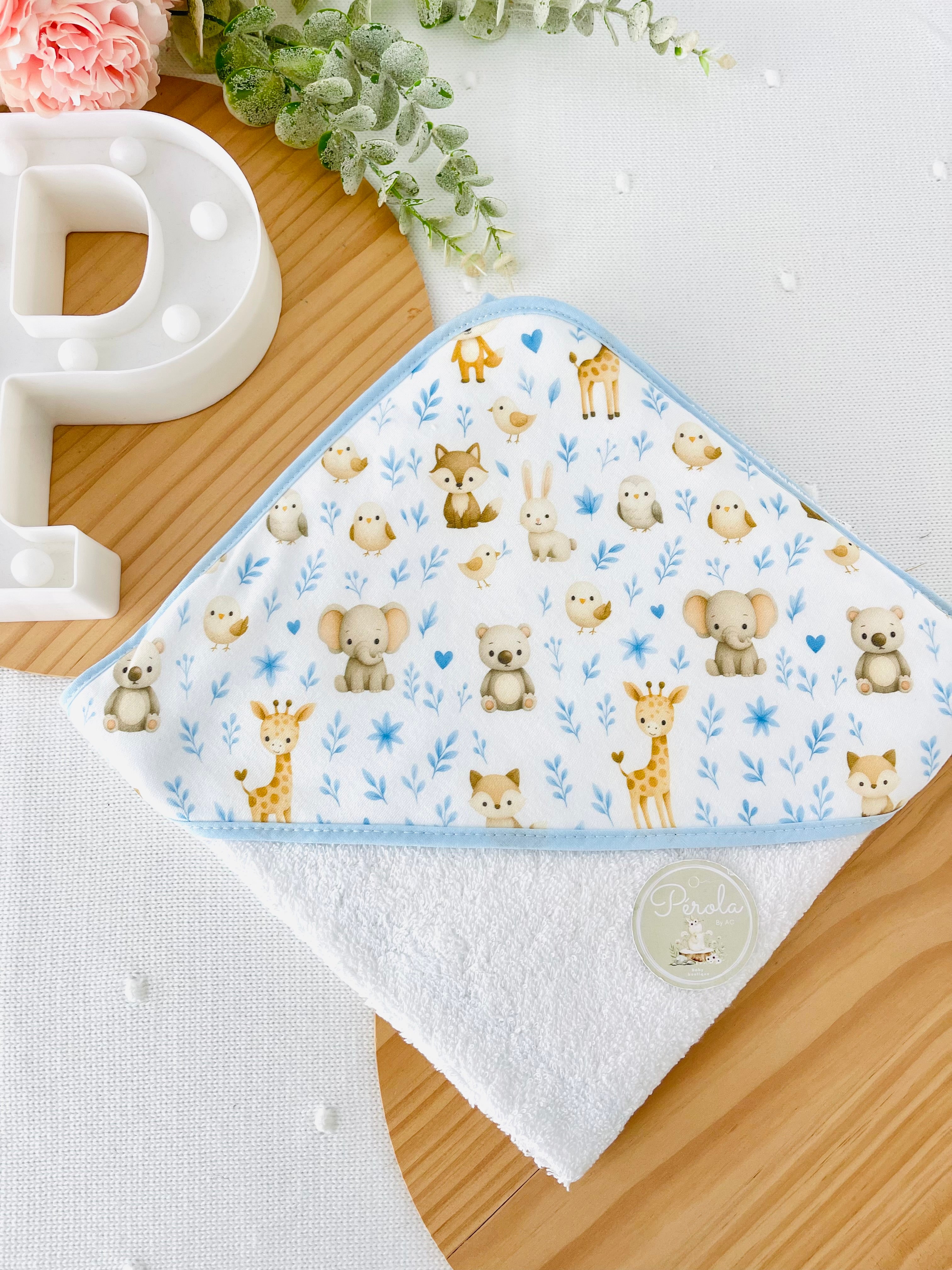 Toalha de banho tema animais amorosos