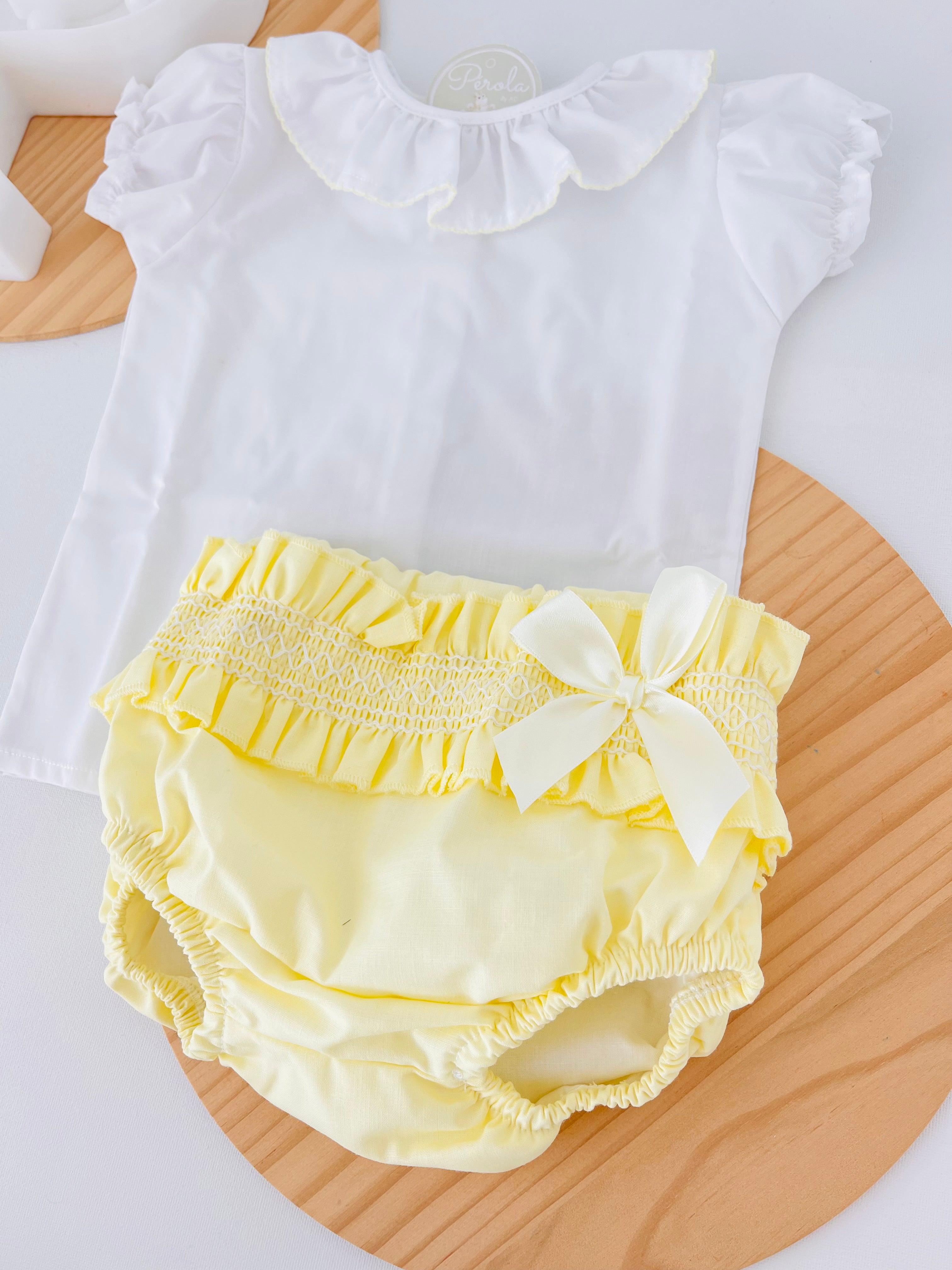 Blusa manga curta e tapa fraldas com laço