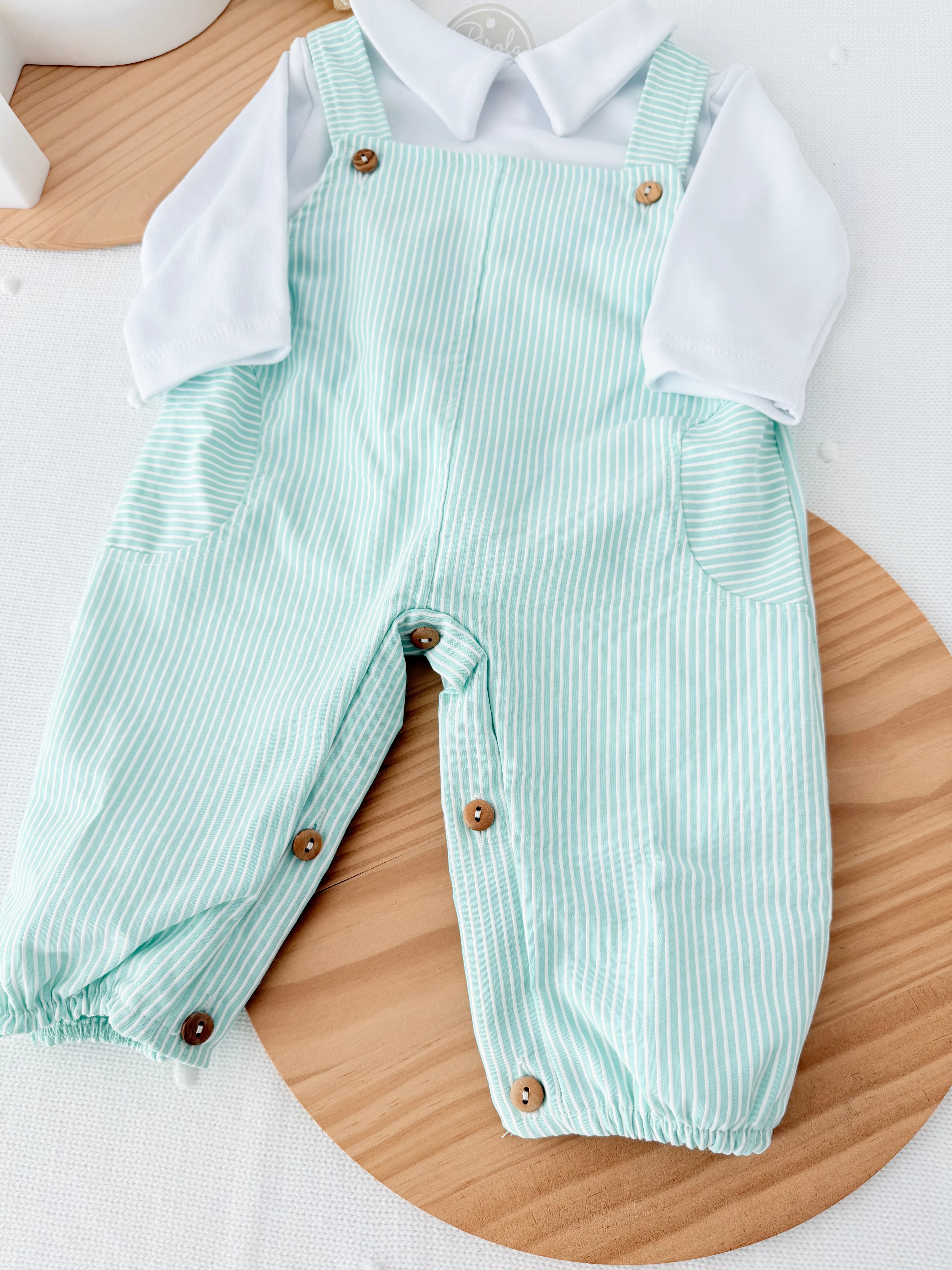 Conjunto verde: Jardineiras e camisola 3-12M