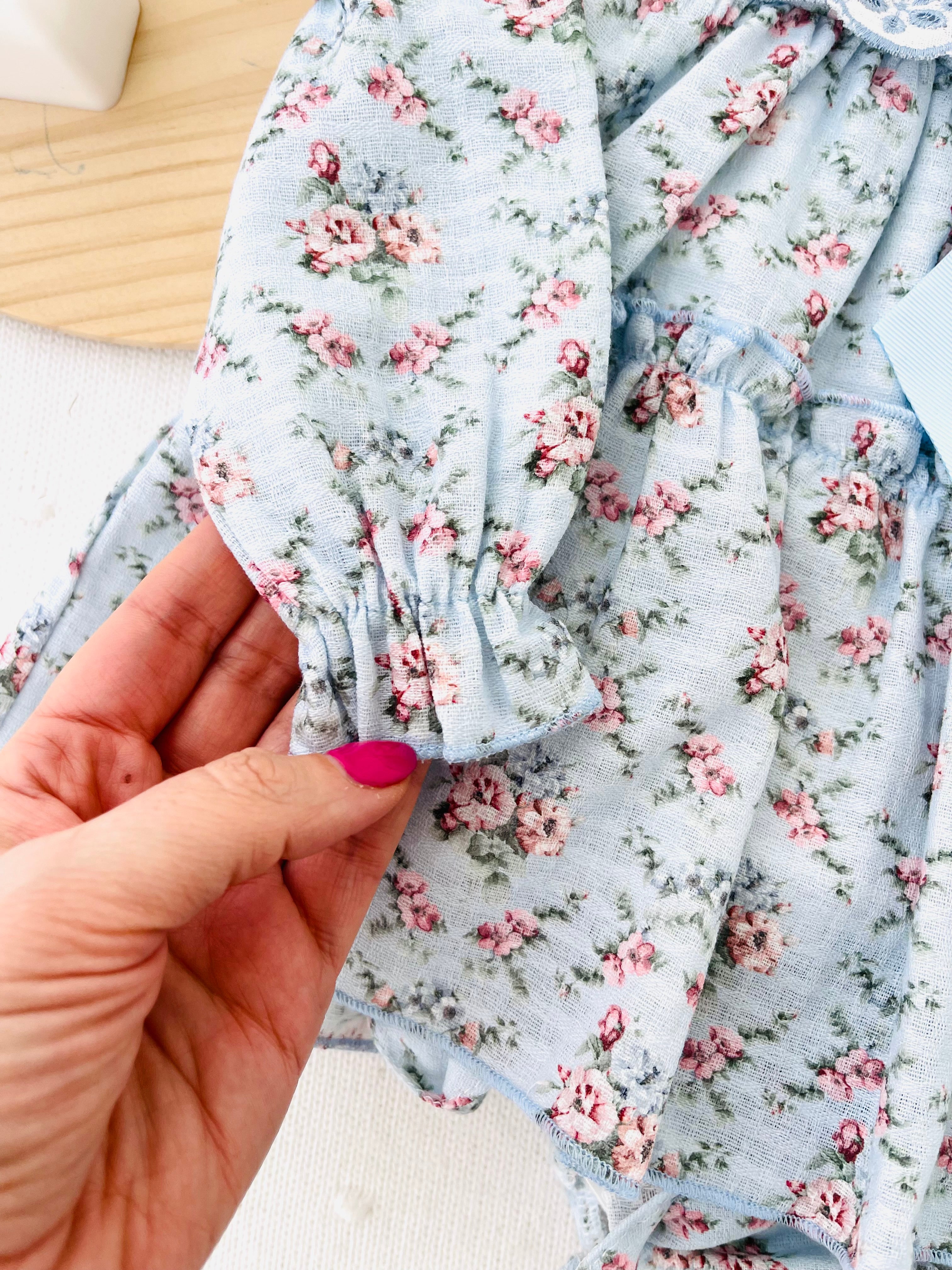 Vestido e tapa fraldas azul Premium