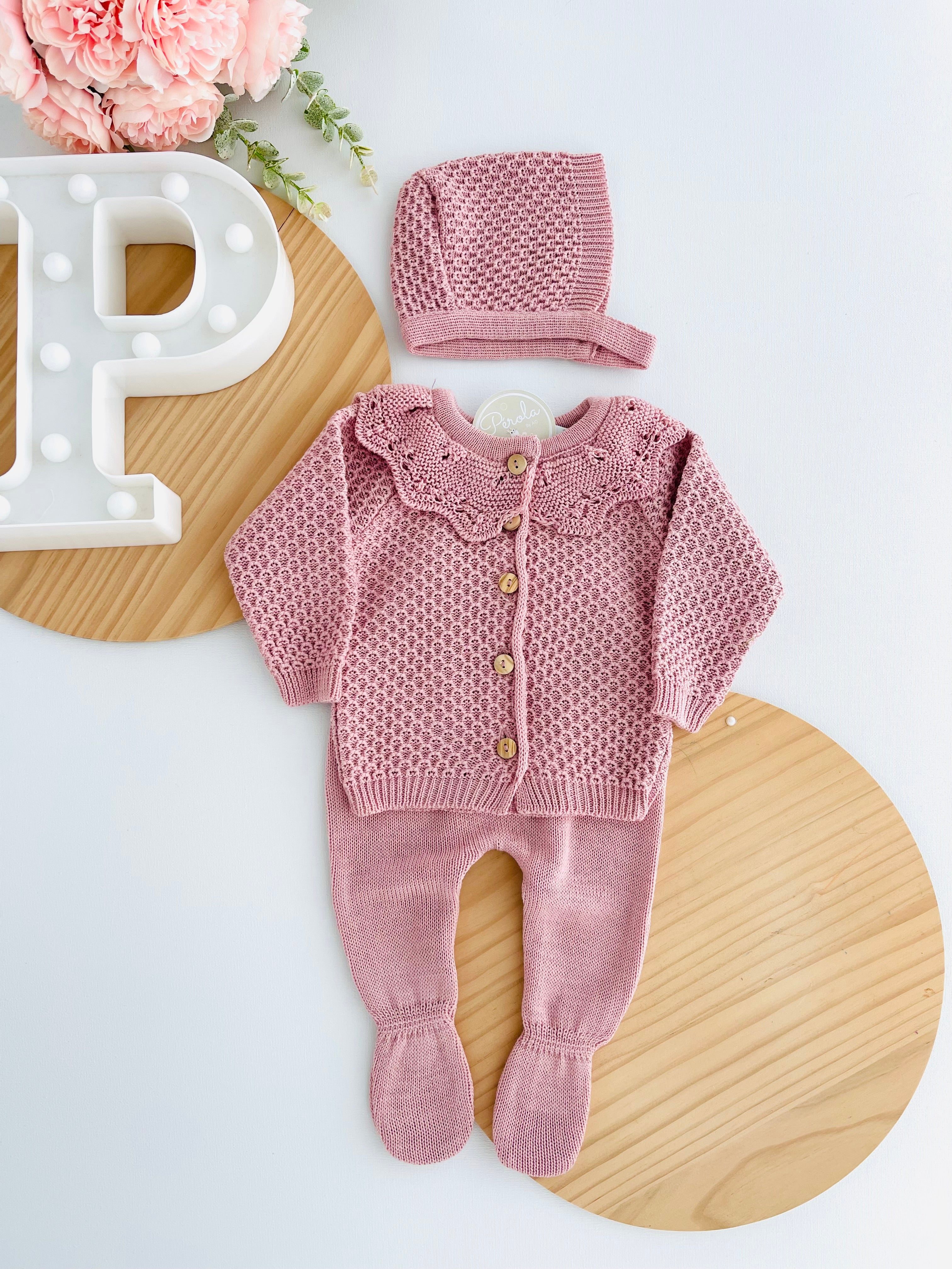 Conjunto malha com golinha: casaco, calças e touca- malha fina