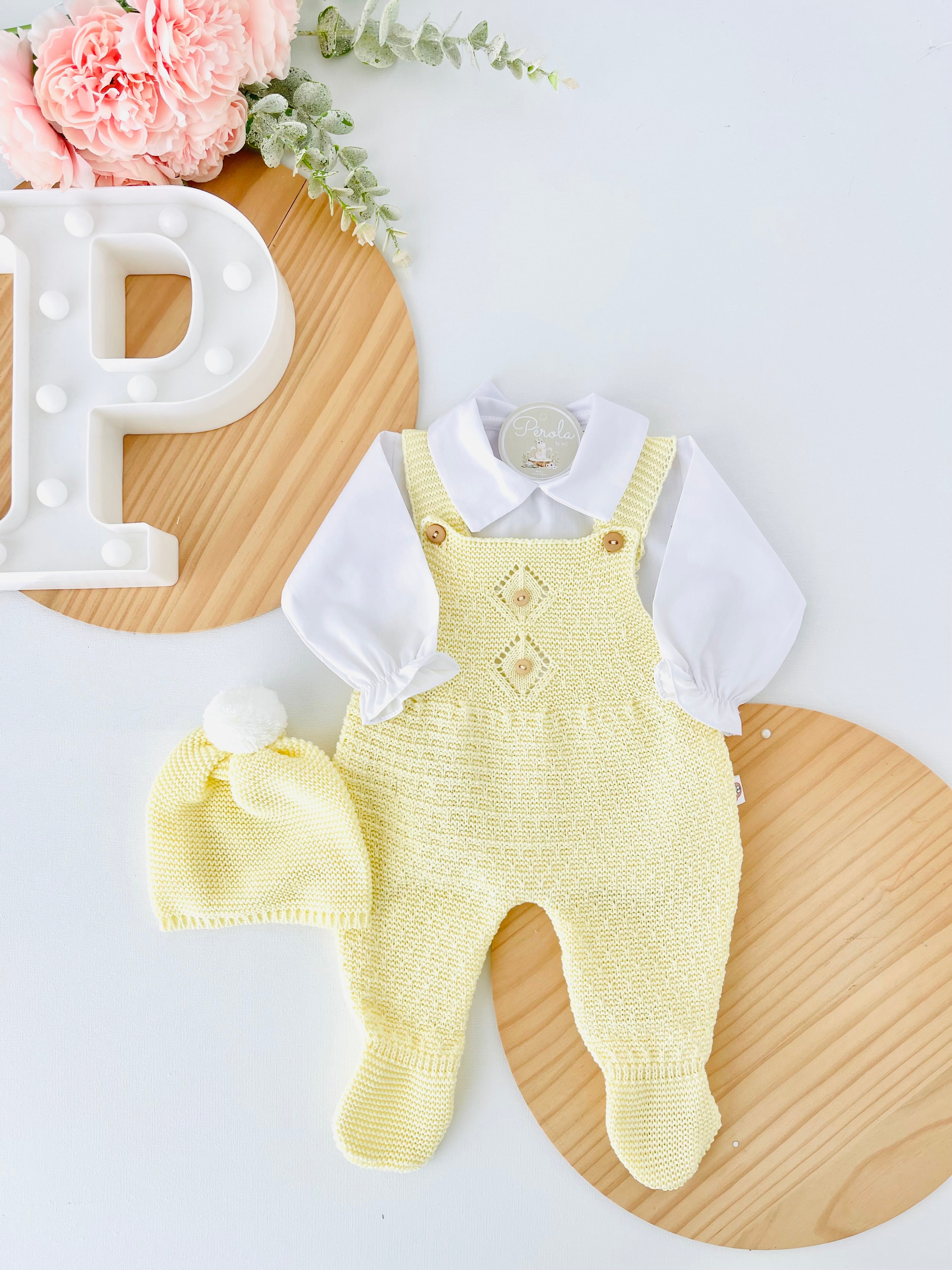 Saída de maternidade: camisa, gorro e jardineiras com pé - 100% algodão