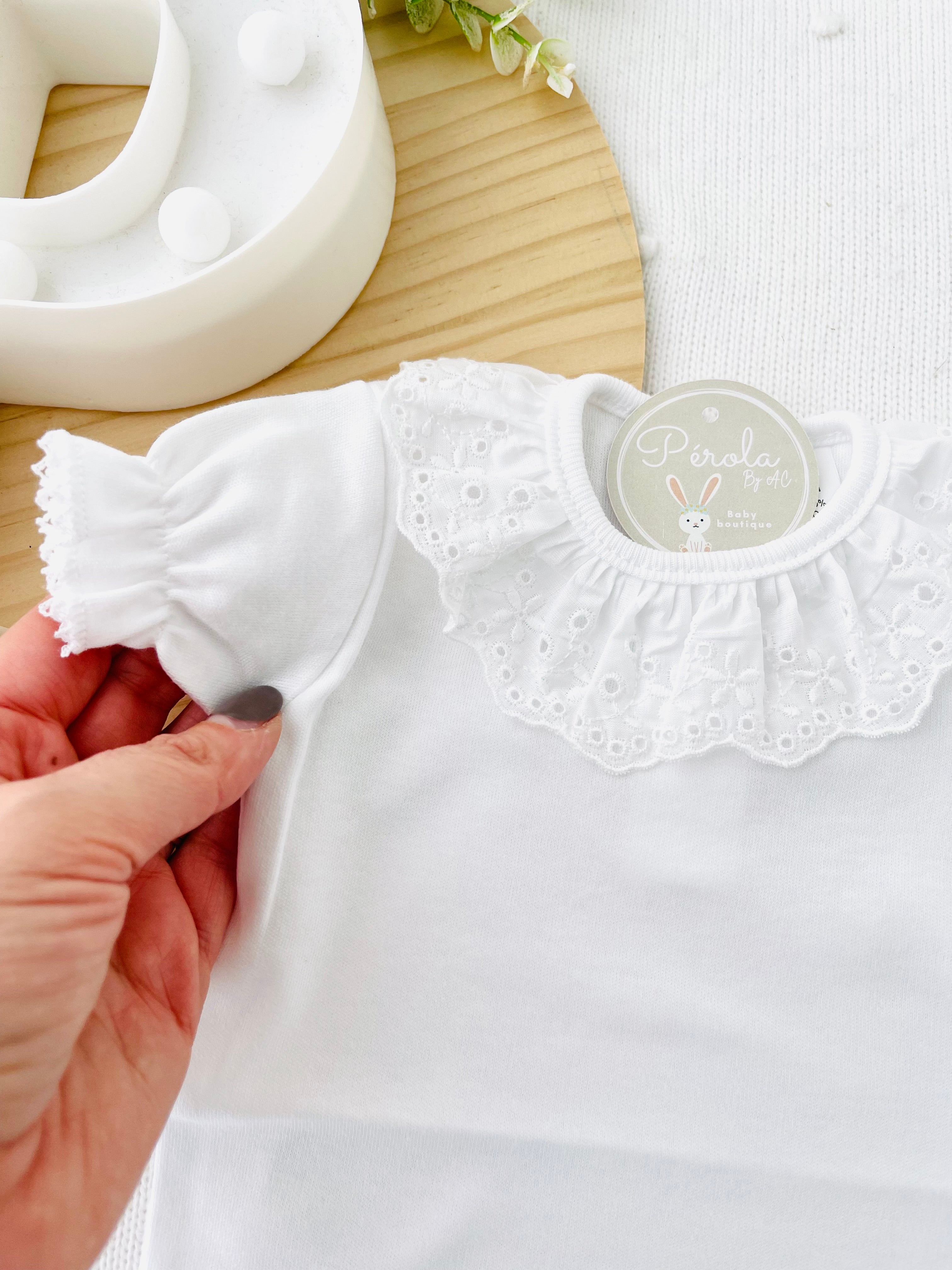 Body manga curta com golinha renda branca
