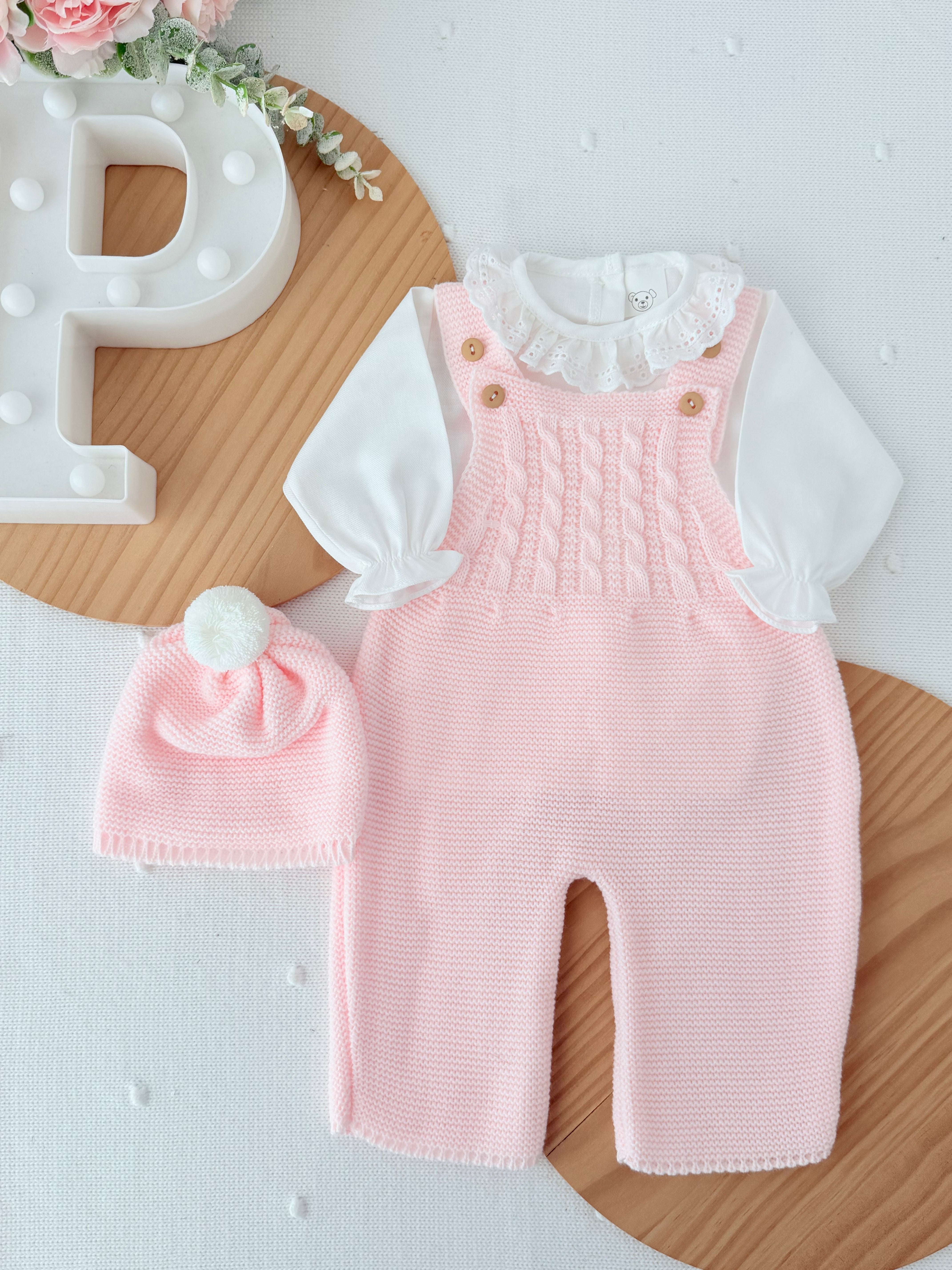 Saída de maternidade rosa: jardineiras, blusa e gorro Outono Inverno