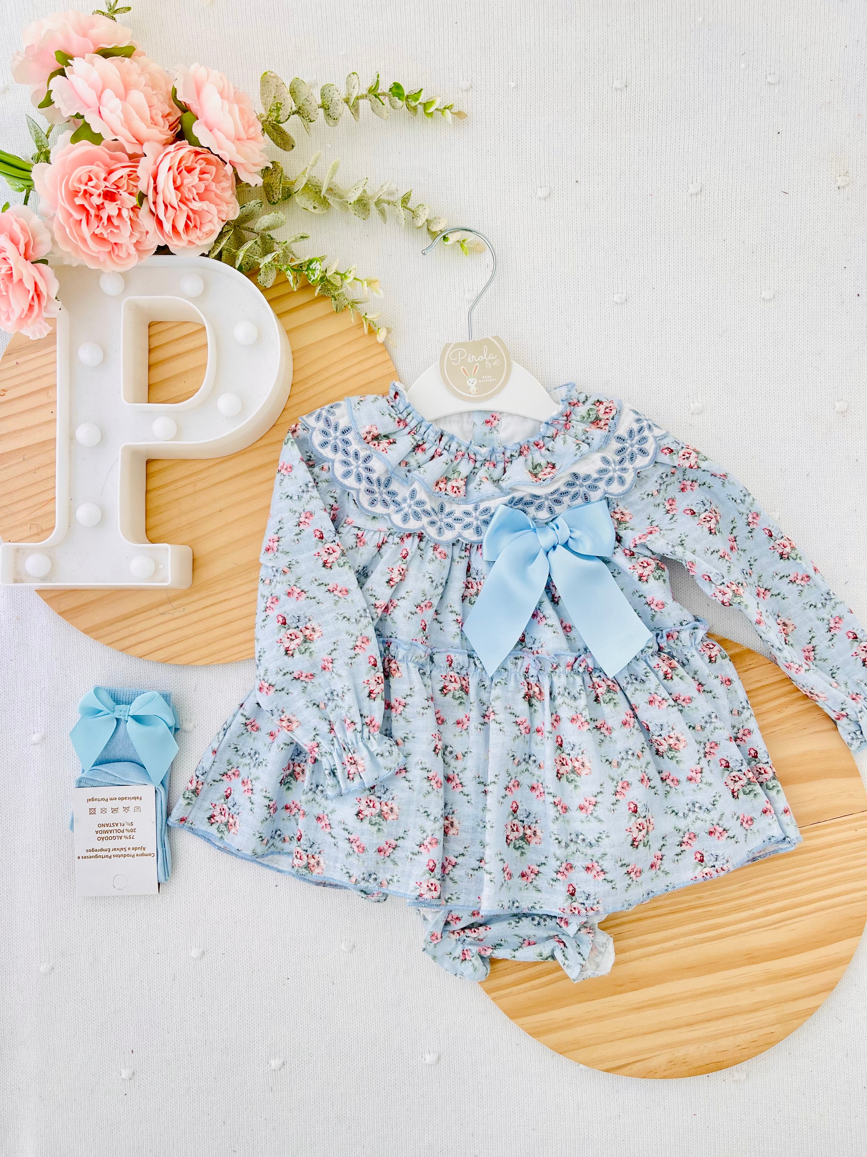 Vestido e tapa fraldas azul Premium