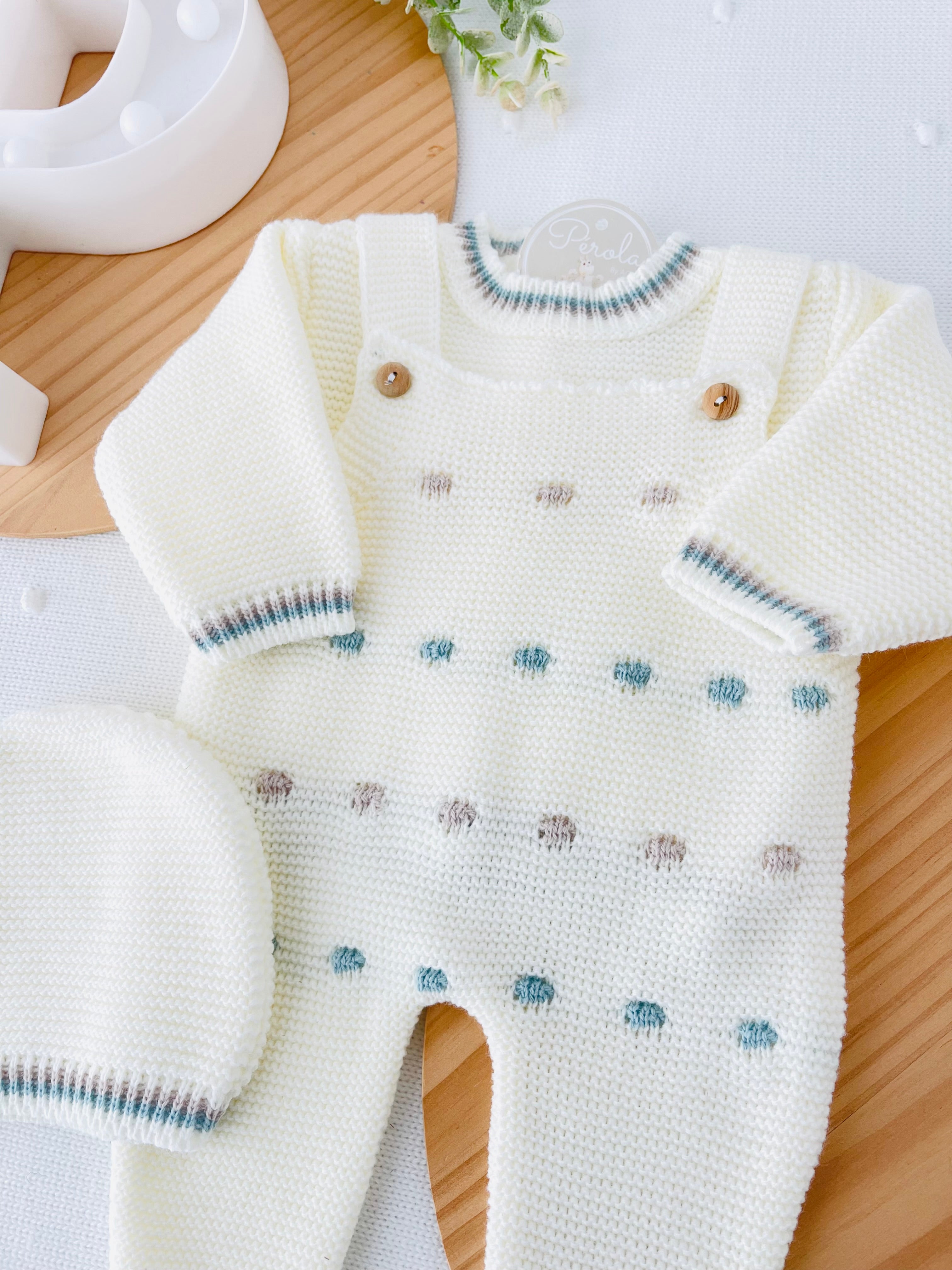 Conjunto pintas unissexo: jardineiras, camisola e gorro