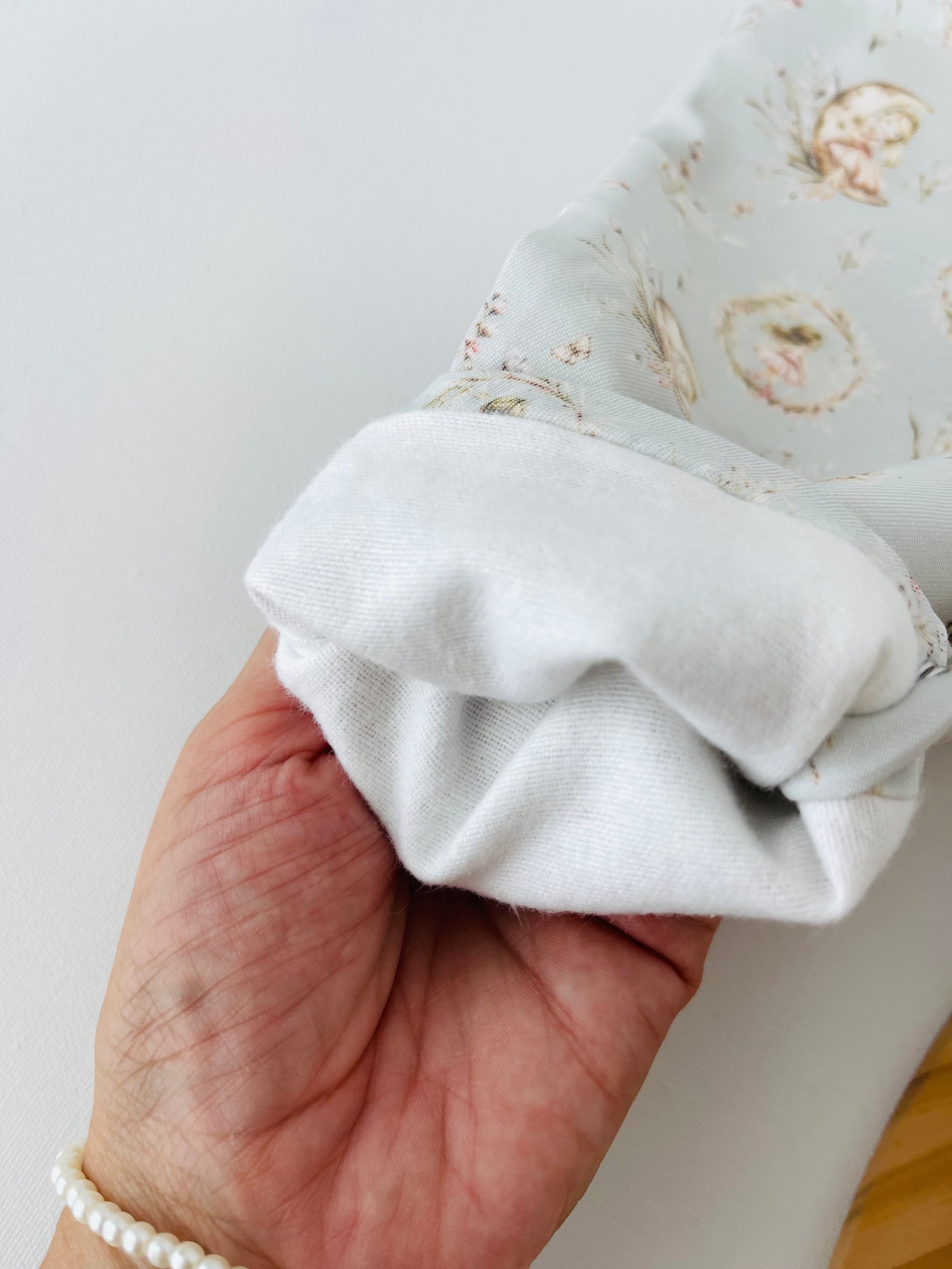 Conjunto fadas cinzento: jardineiras e camisola com carda