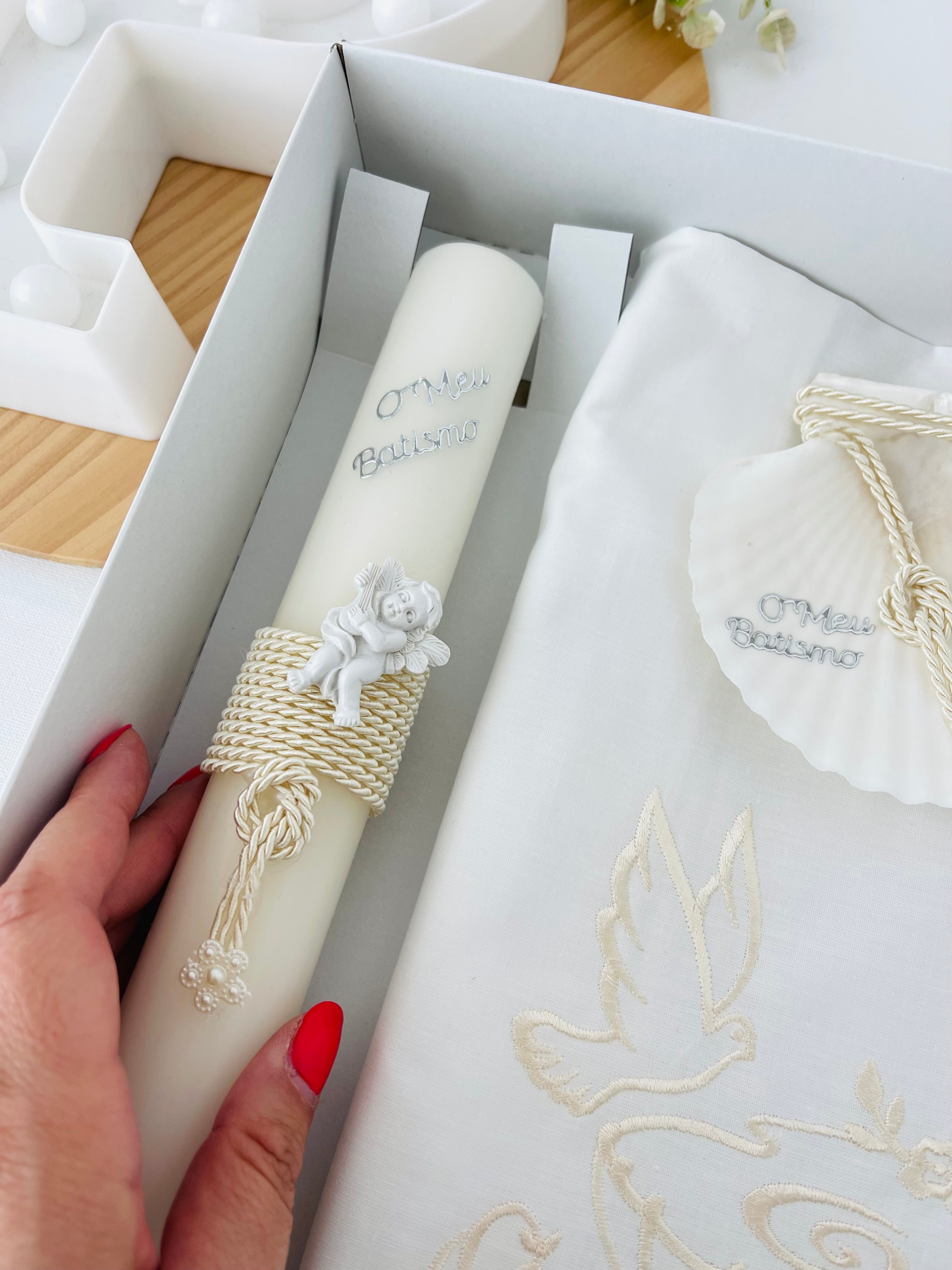 Conjunto para Batizado: vela, toalha e concha Batizado Pomba