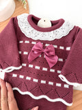 Conjunto princesinha de malha berinjela com bordado inglês