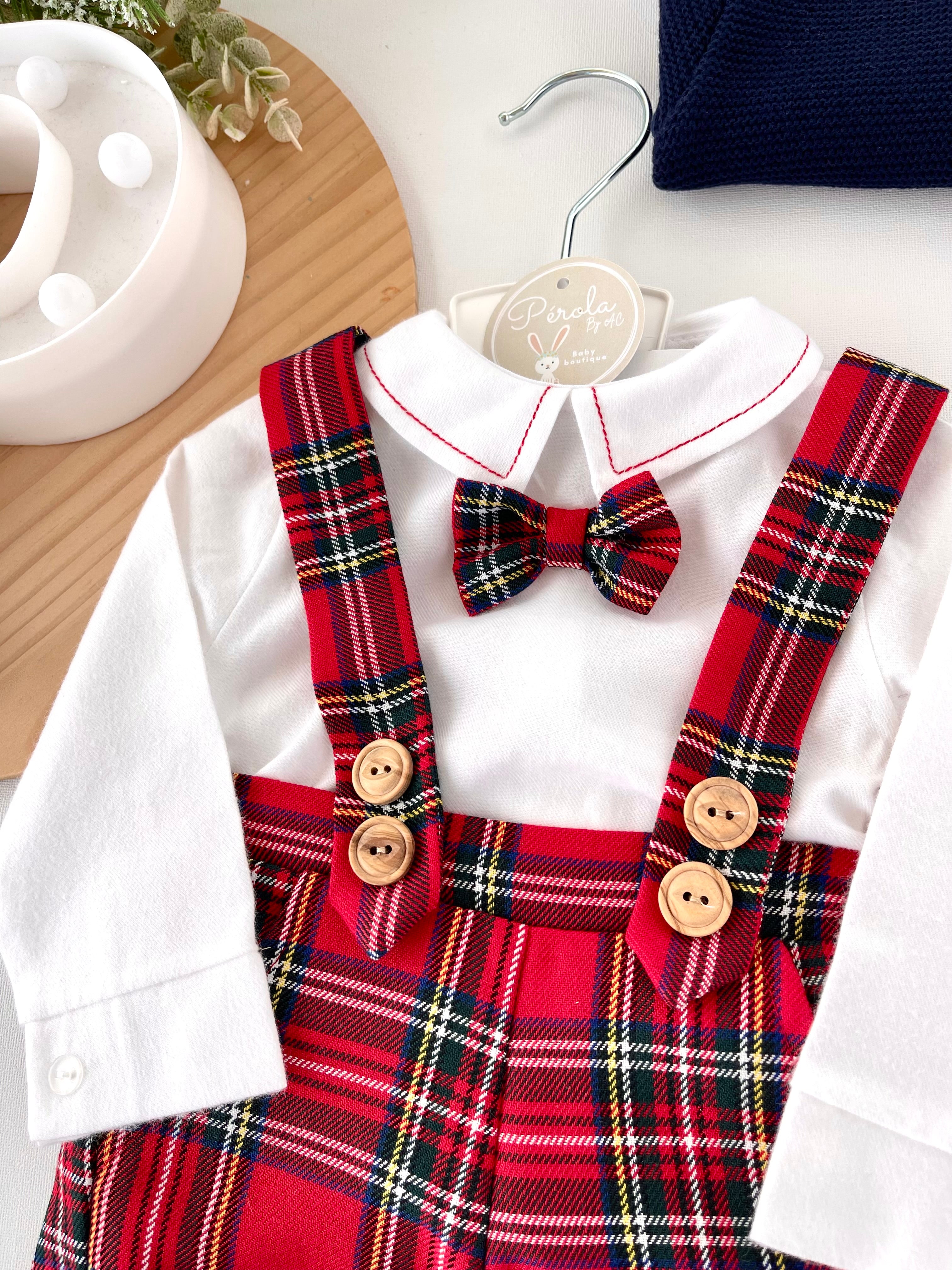 Conjunto xadrez vermelho menino Natal: calções, camisa em flanela e laço xadrez
