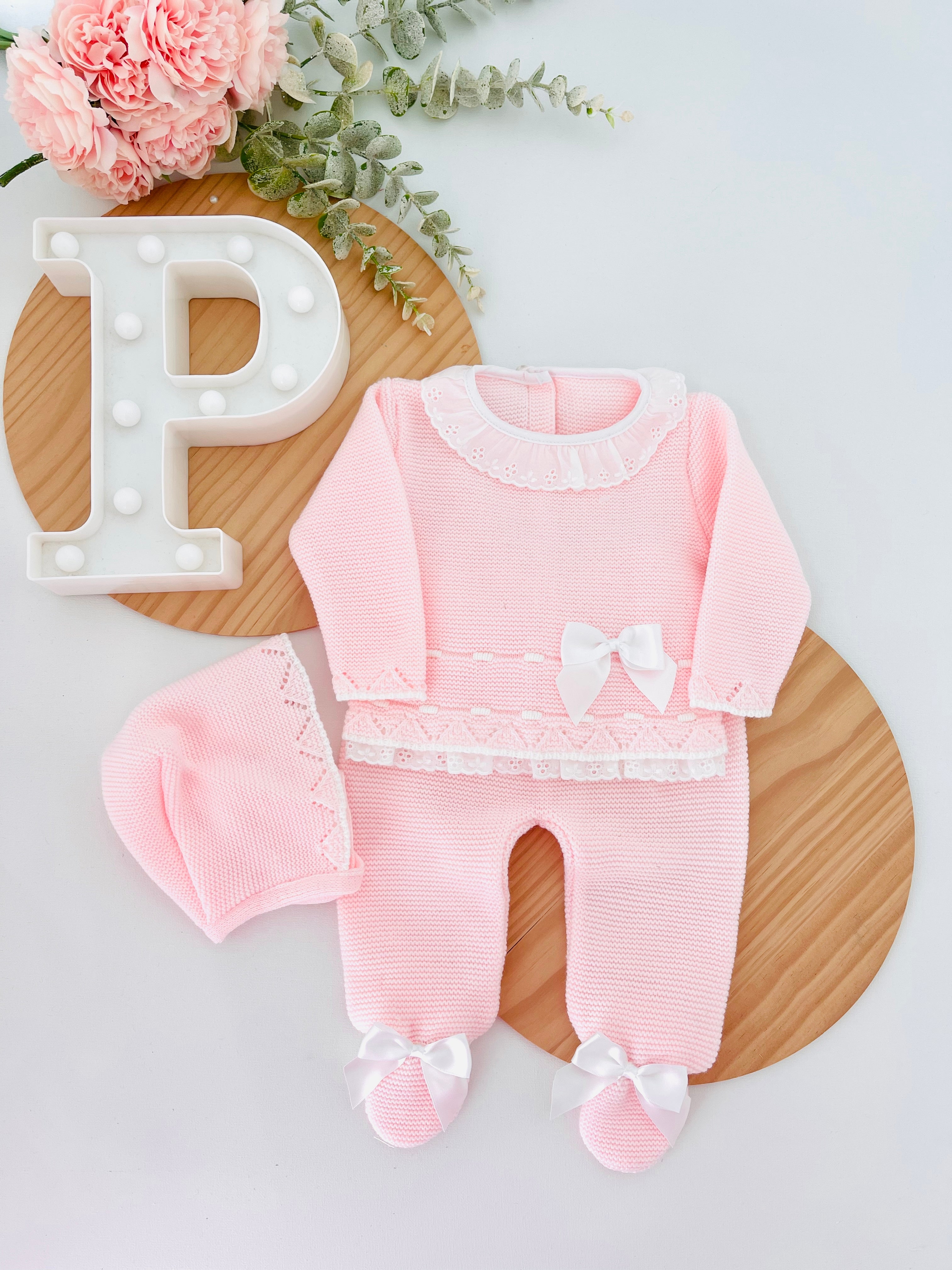 Conjunto rendinha rosa: camisola, calças e touca