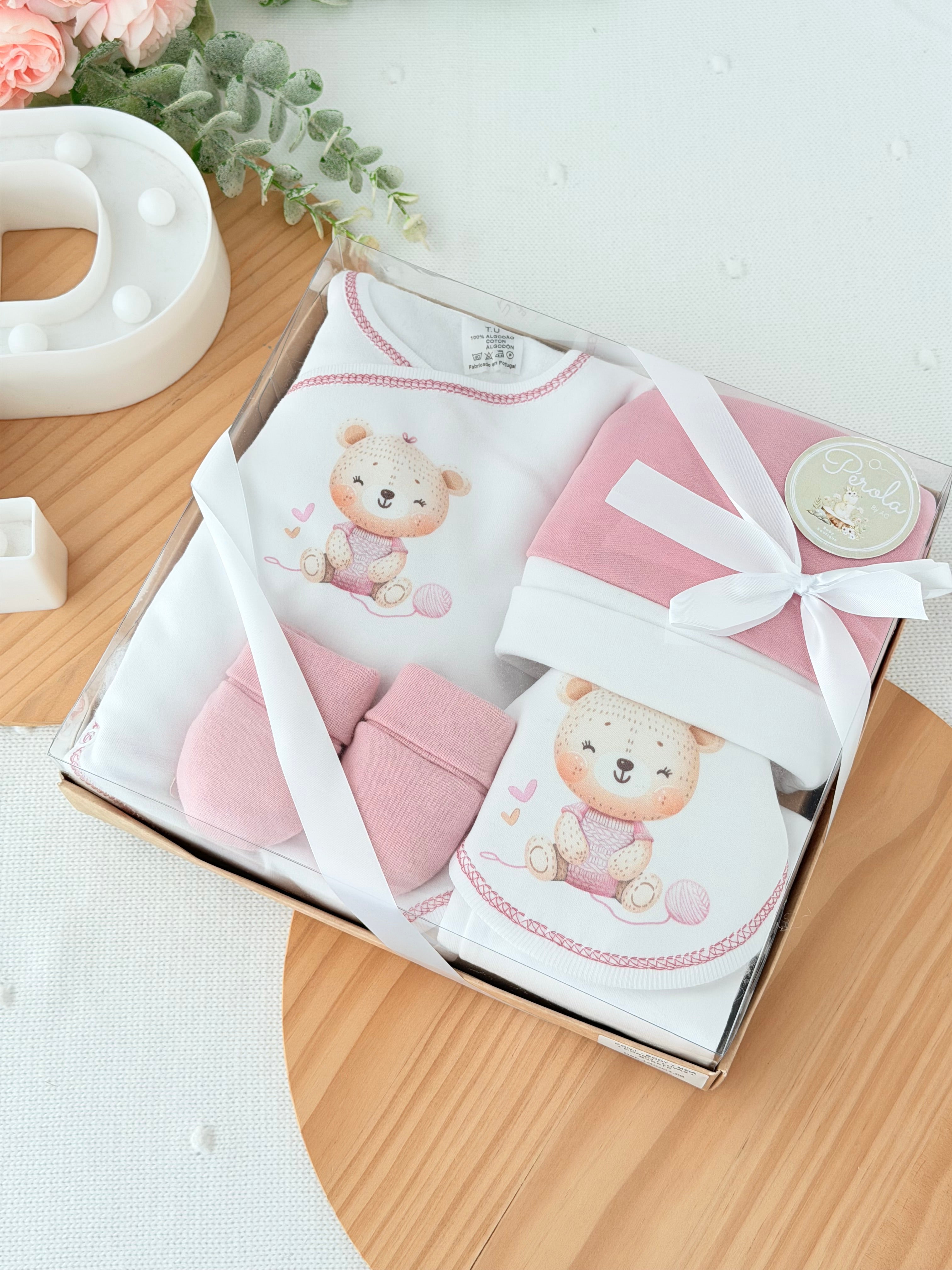 Pack Novelo com carda : camisola, calças, gorro, luvas e babete