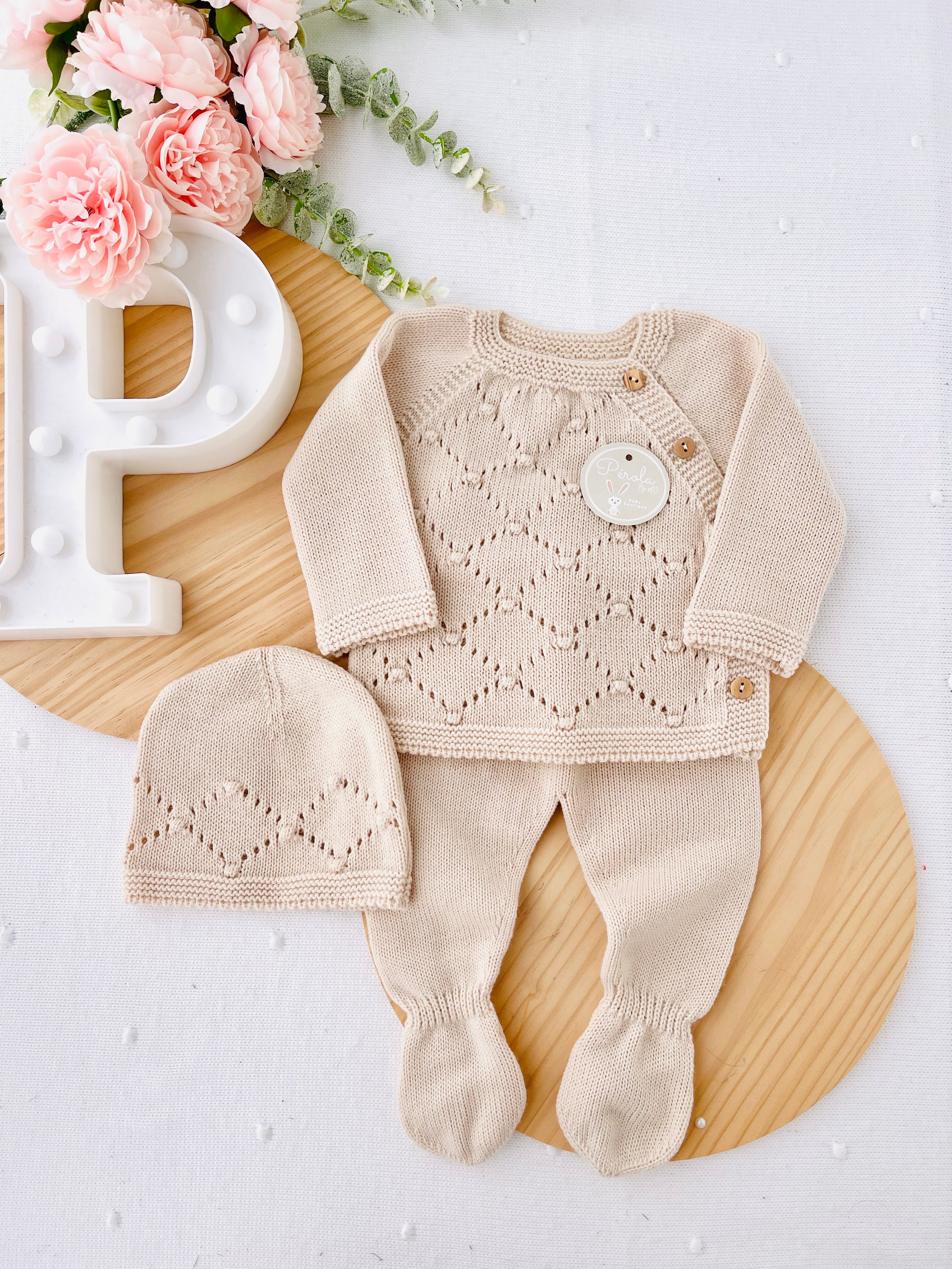 Conjunto malha bolinhas: camisola, calças e gorro- Outono/Inverno. 3/6M