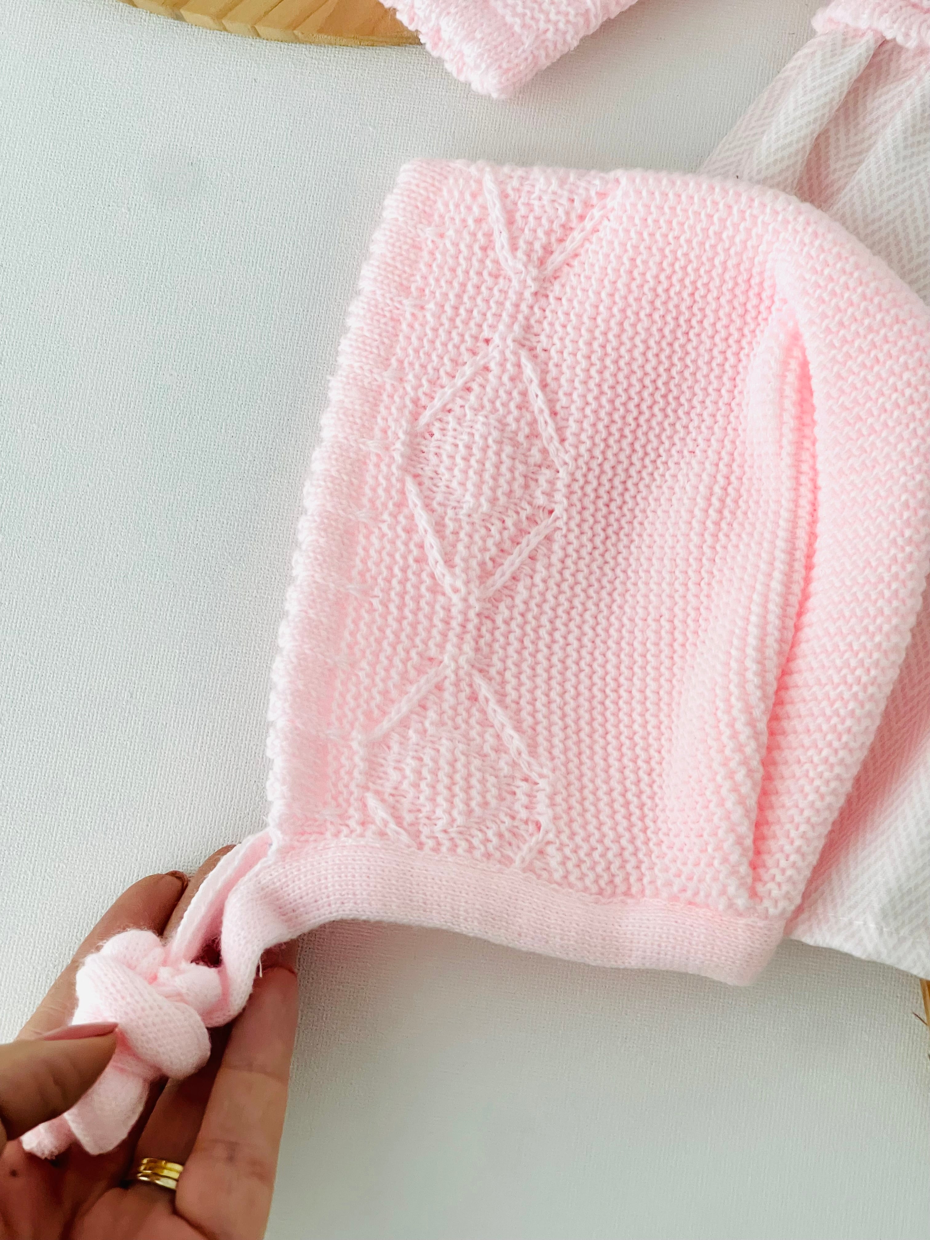 Vestido e touca rosa