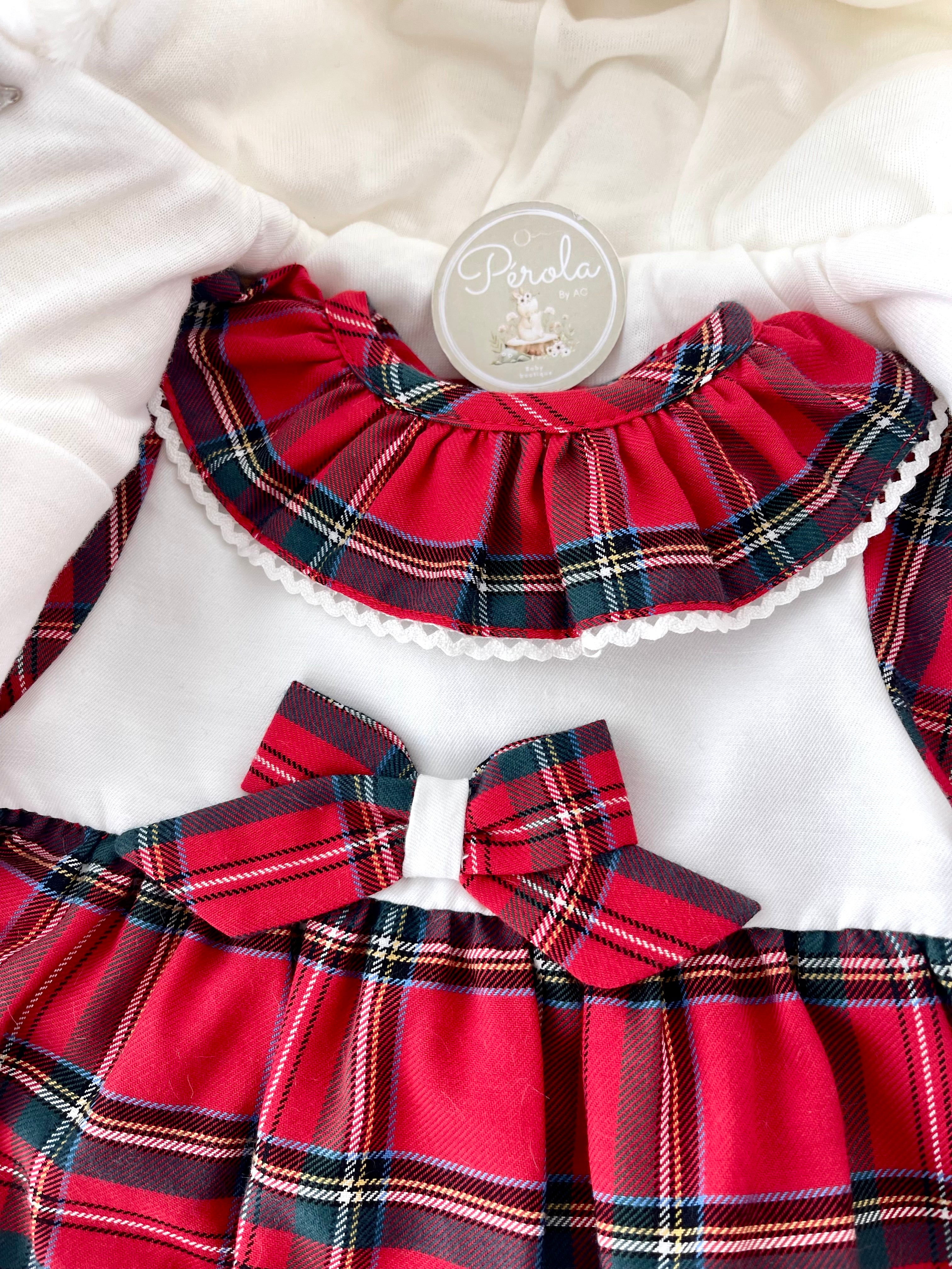 Conjunto: casaco de pêlo comprido e vestido
