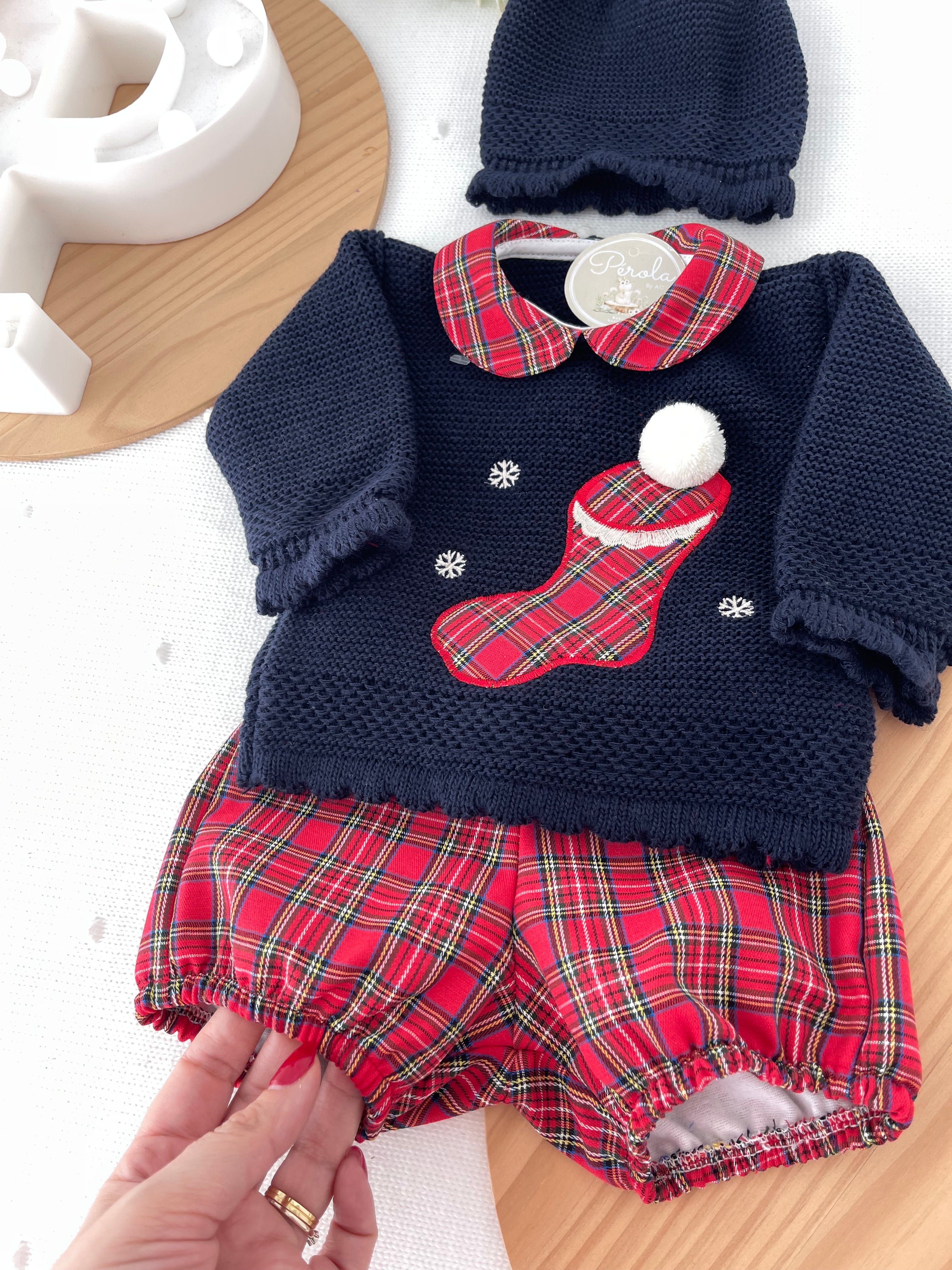 Conjunto Natal: camisola, calções e gorro pompom