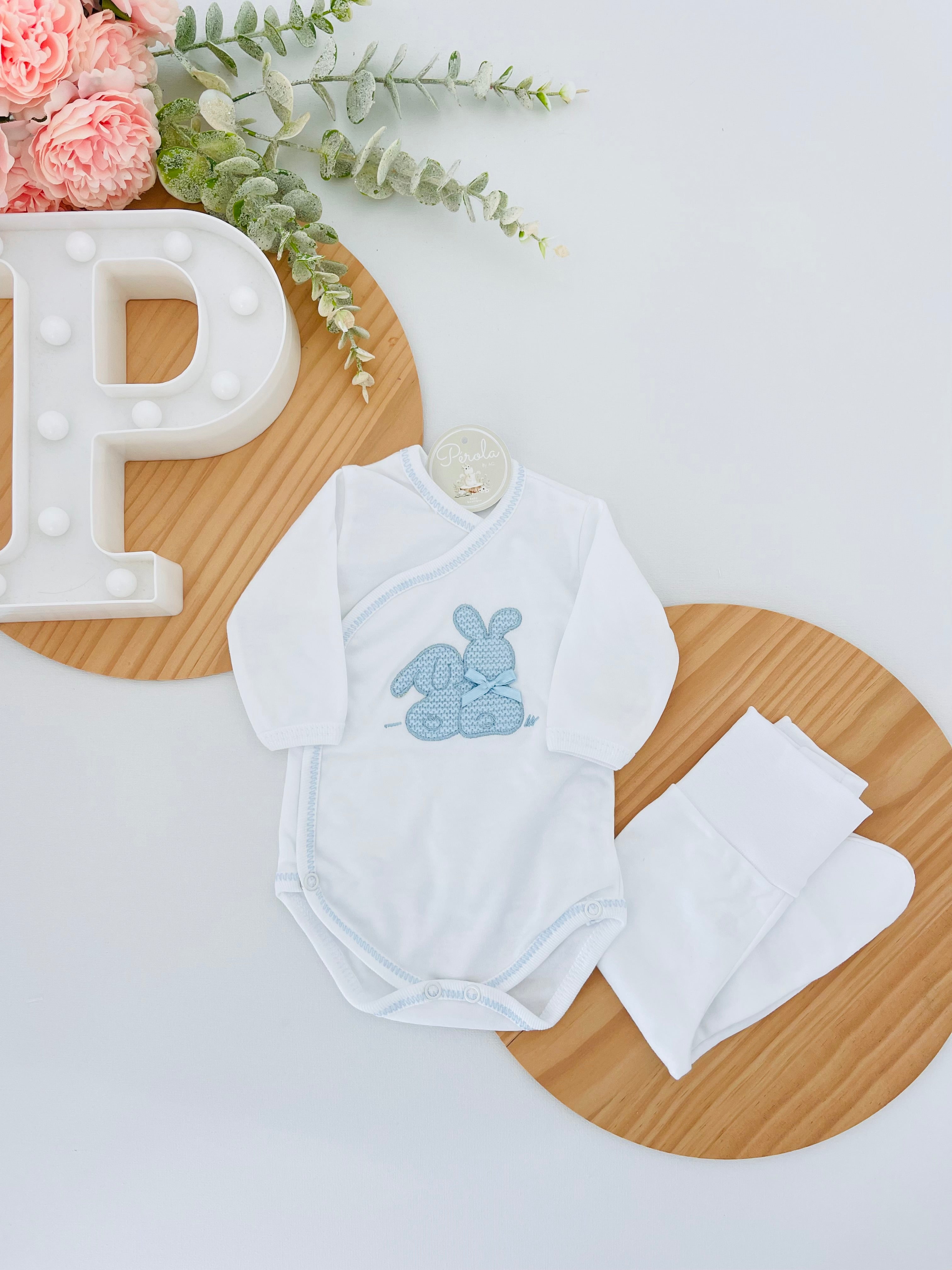 Conjunto interiores tema coelhinhos: Body e calças