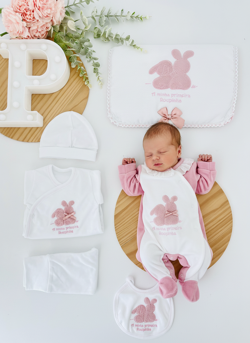 Conjunto primeira roupinha em veludo tema coelhinhos