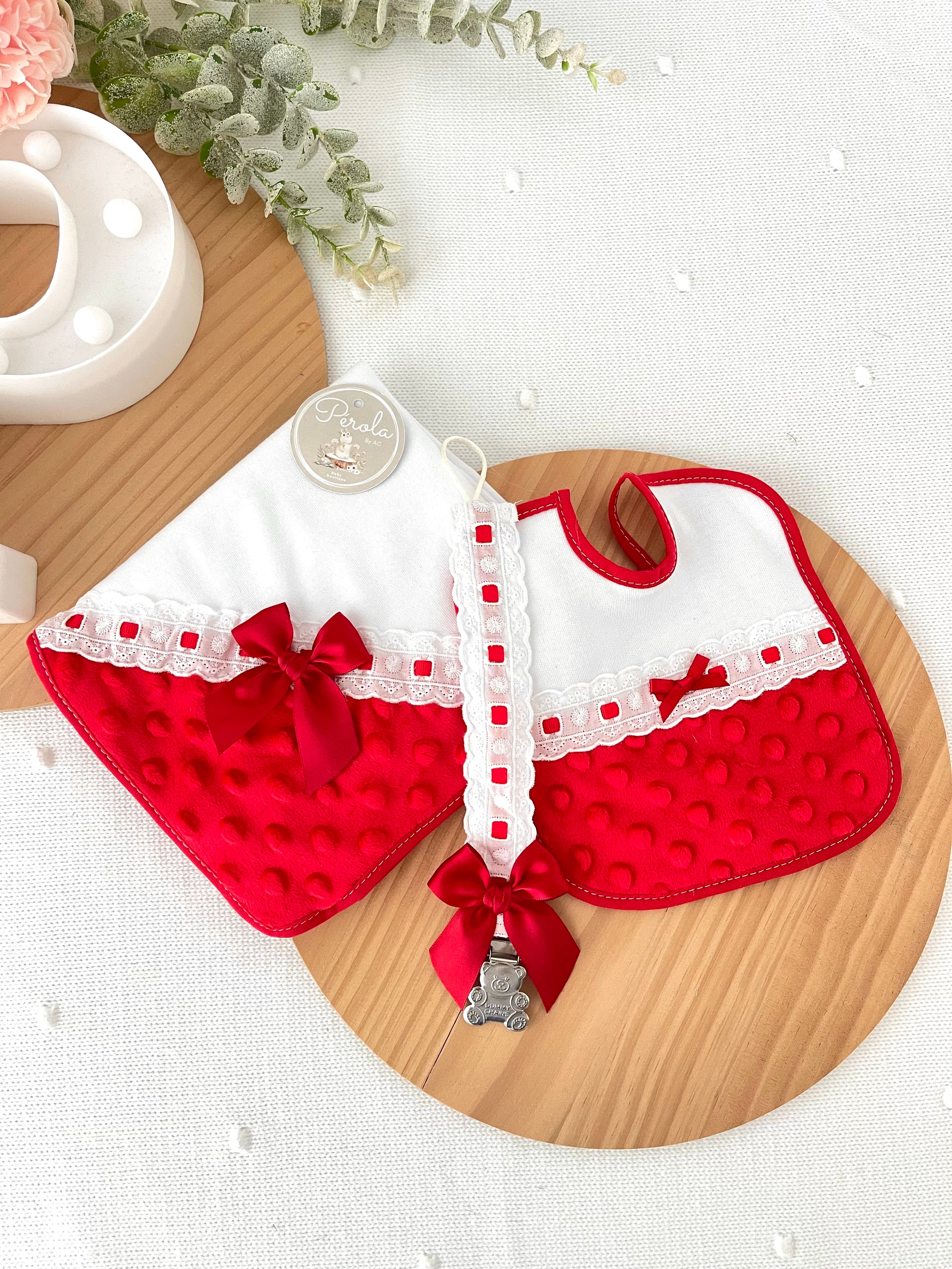 Pack bebé vermelho : Babete, fralda e prende chupetas
