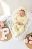 Conjunto doce ternura amarelo : camisola , calças e touca