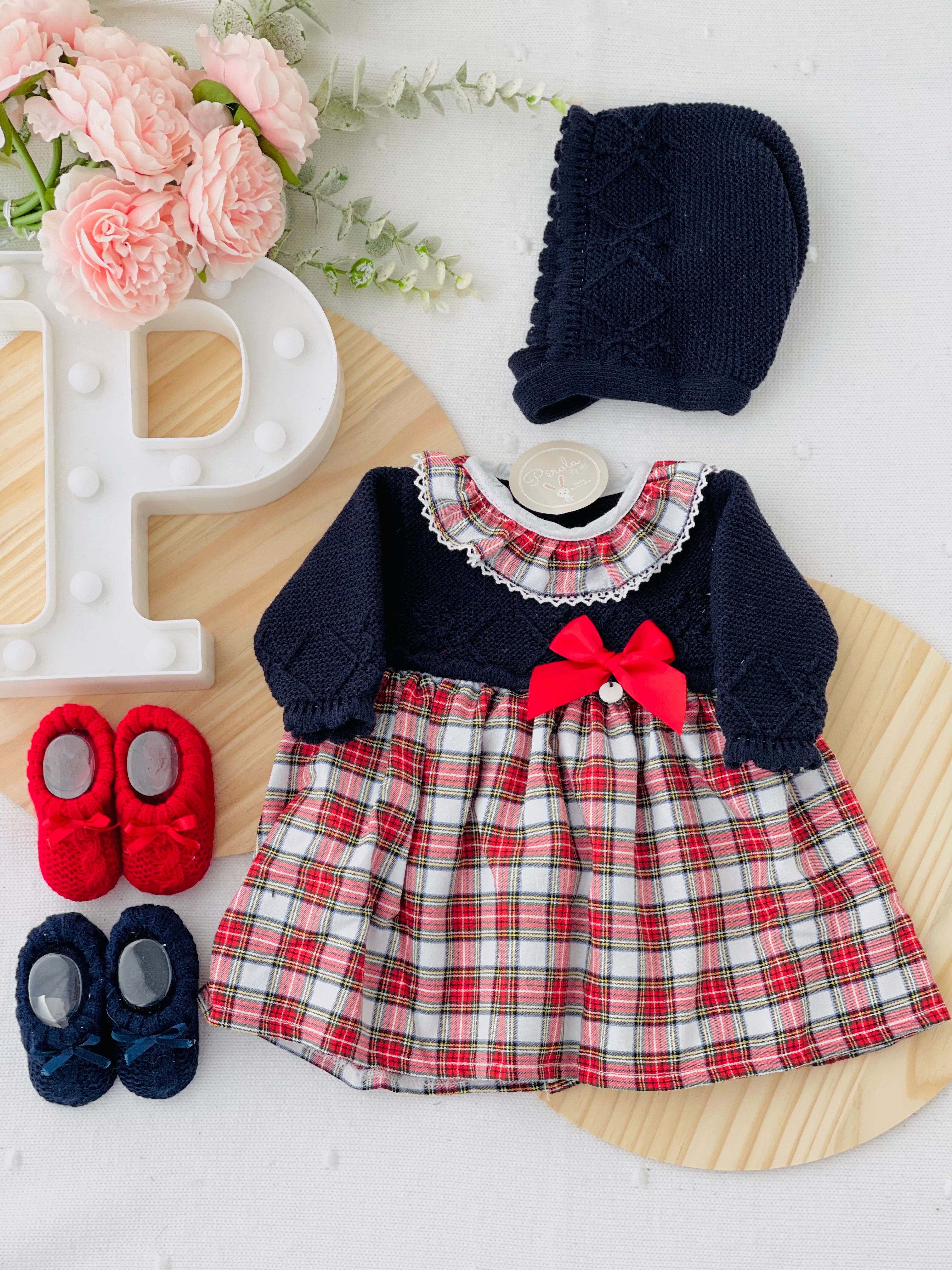 Vestido com golinha redonda e touca xadrez