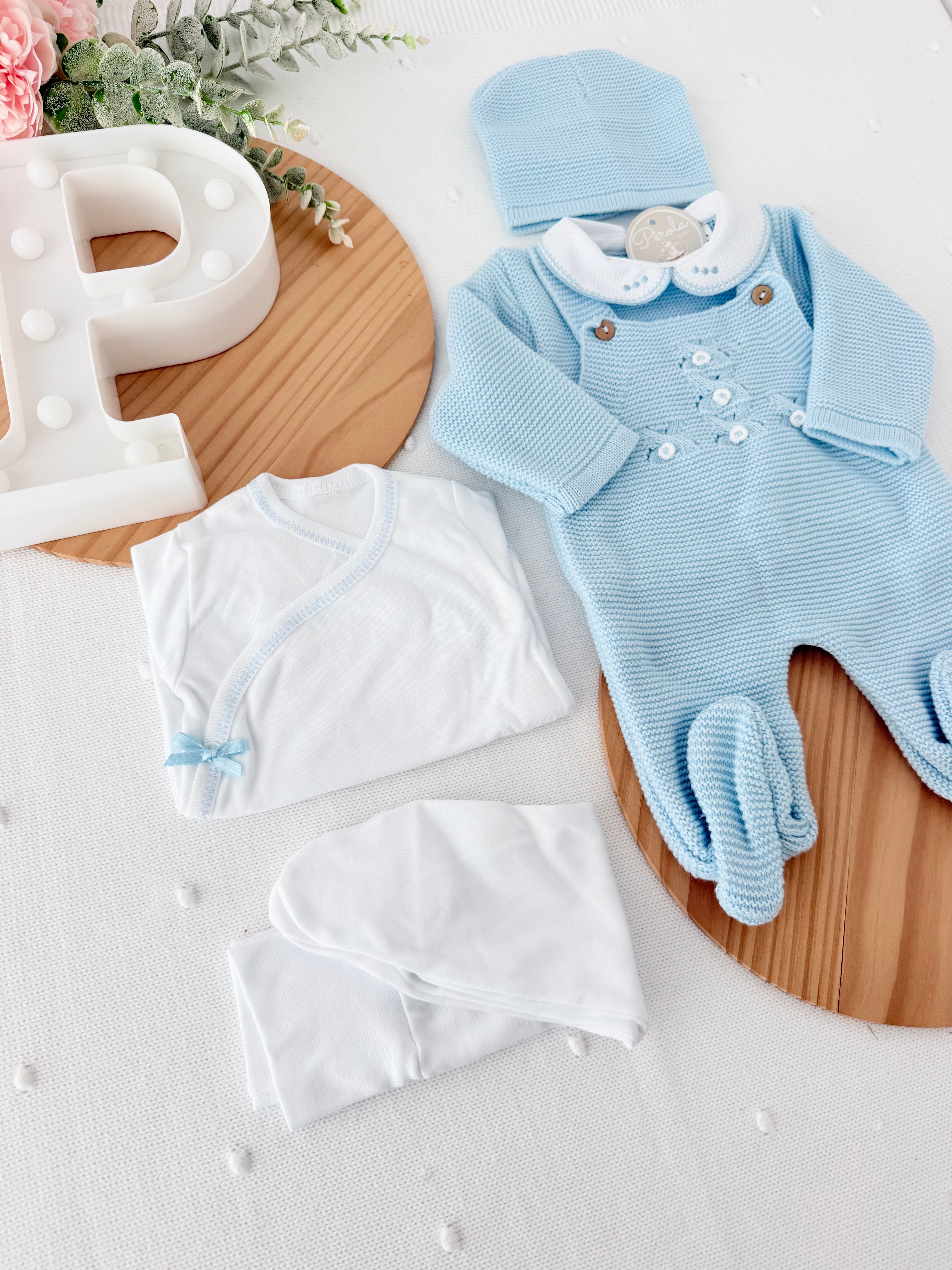 Pack saída de maternidade Azul 5 peças: body, calças, jardineiras, camisola e gorro